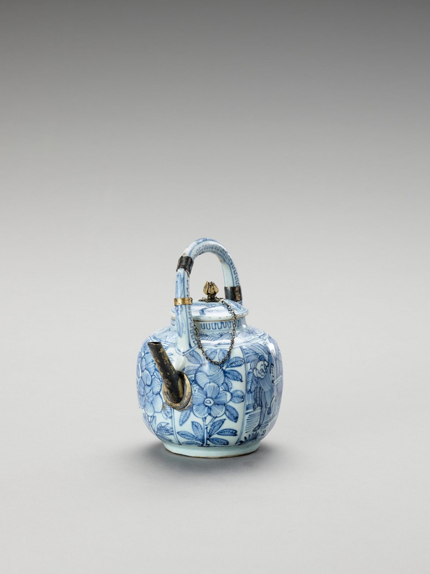 A SILVER-MOUNTED BLUE AND WHITE PORCELAIN TEAPOT - Image 4 of 7