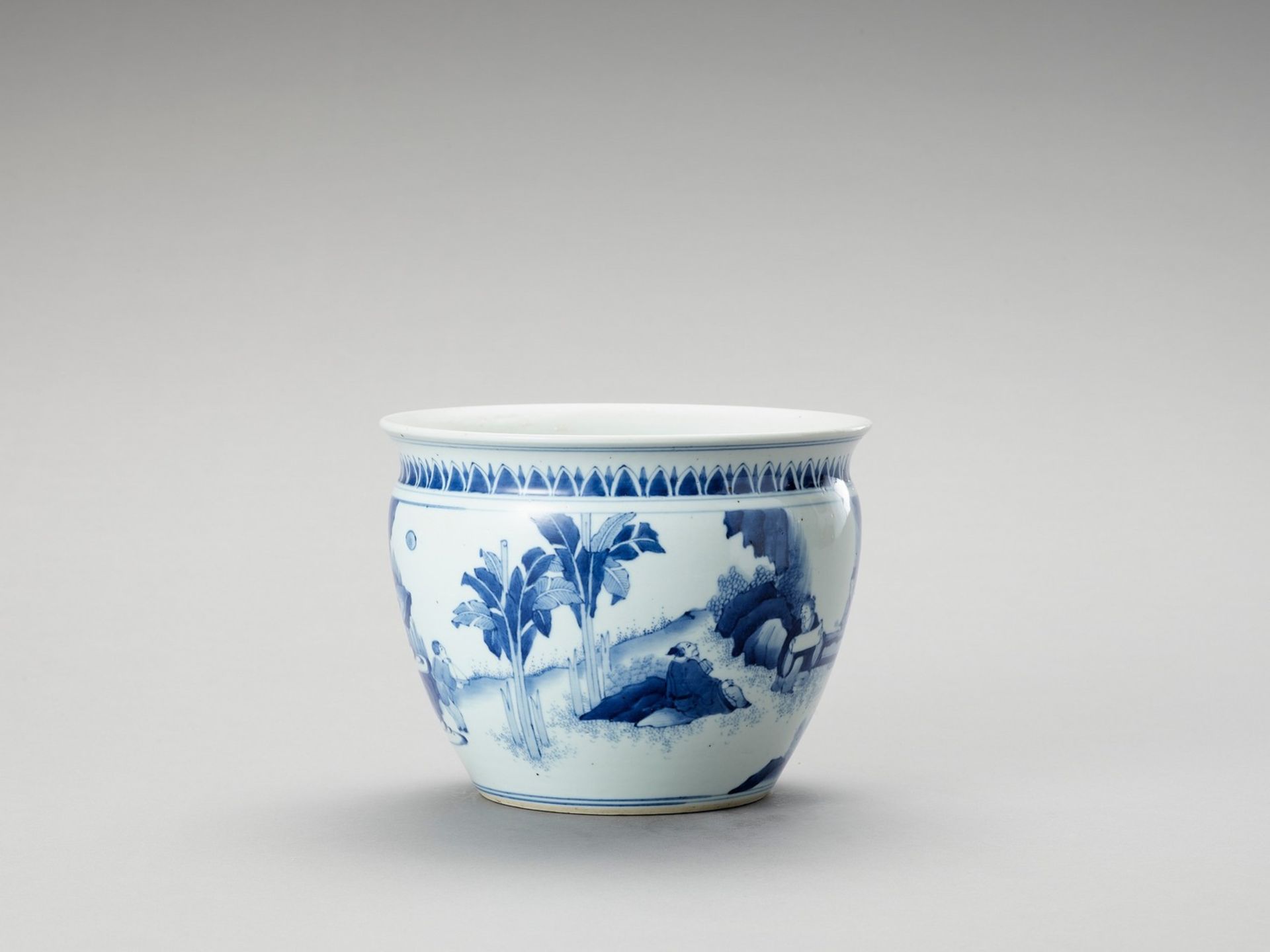 A FIGURATIVE BLUE AND WHITE PORCELAIN JARDINIERE - Image 3 of 7