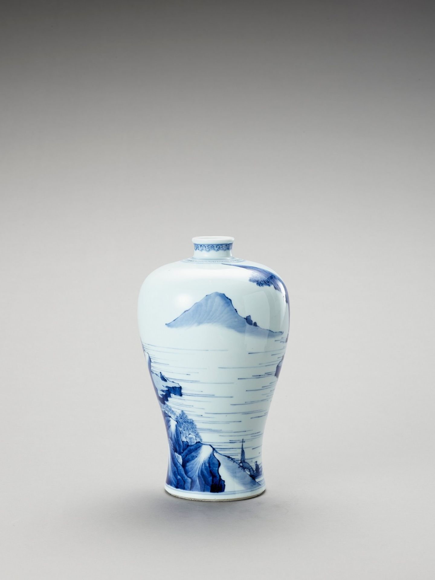 A ‘FIGURAL’ BLUE AND WHITE PORCELAIN VASE - Image 3 of 7