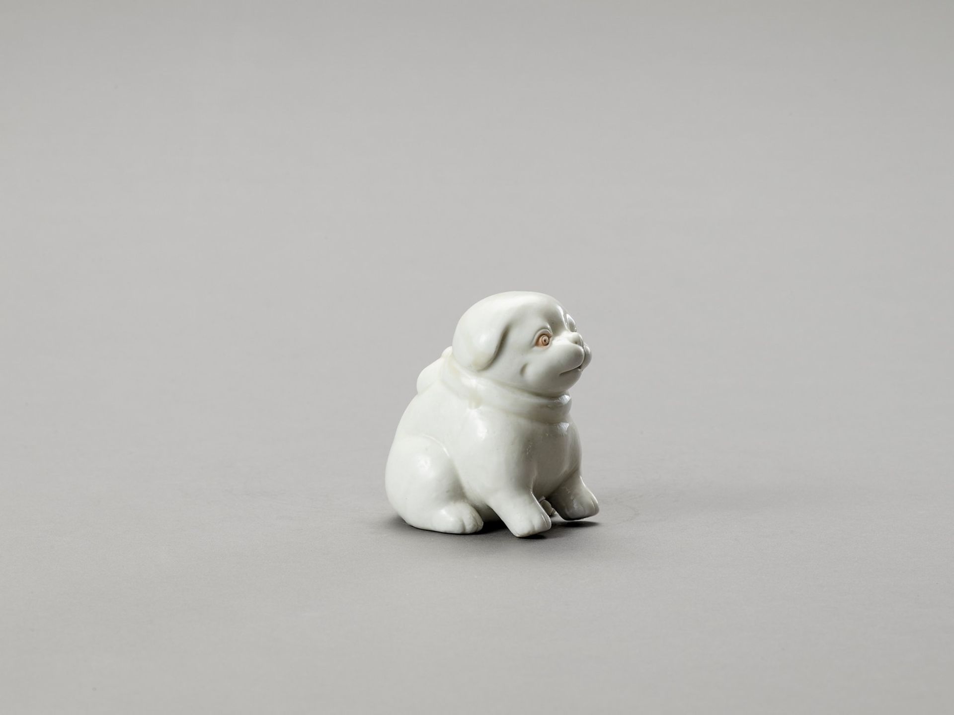 A WHITE HIRADO PORCELAIN FIGURE OF A PUPPY - Bild 3 aus 6