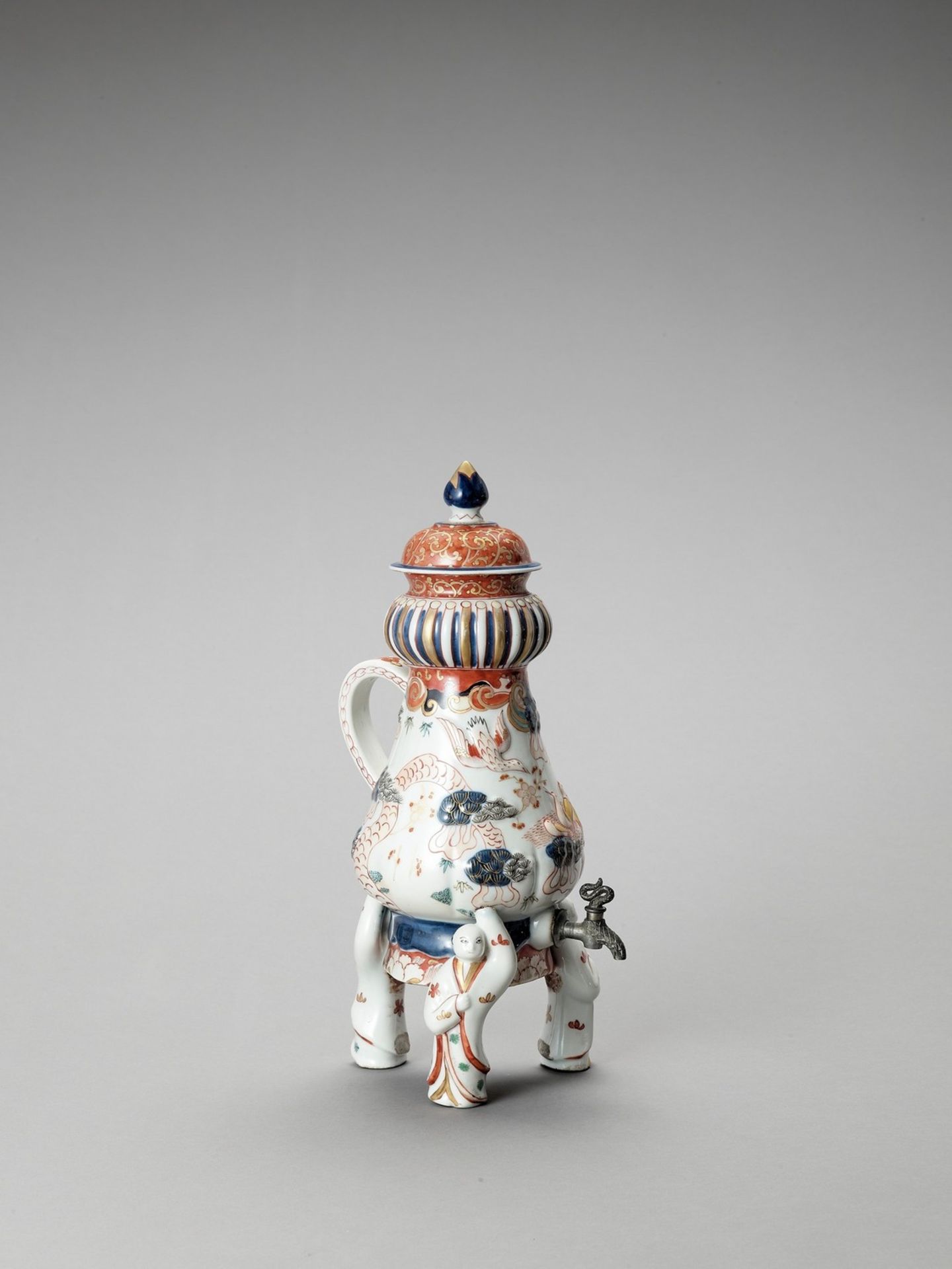 AN IMARI PORCELAIN COFFEE POT