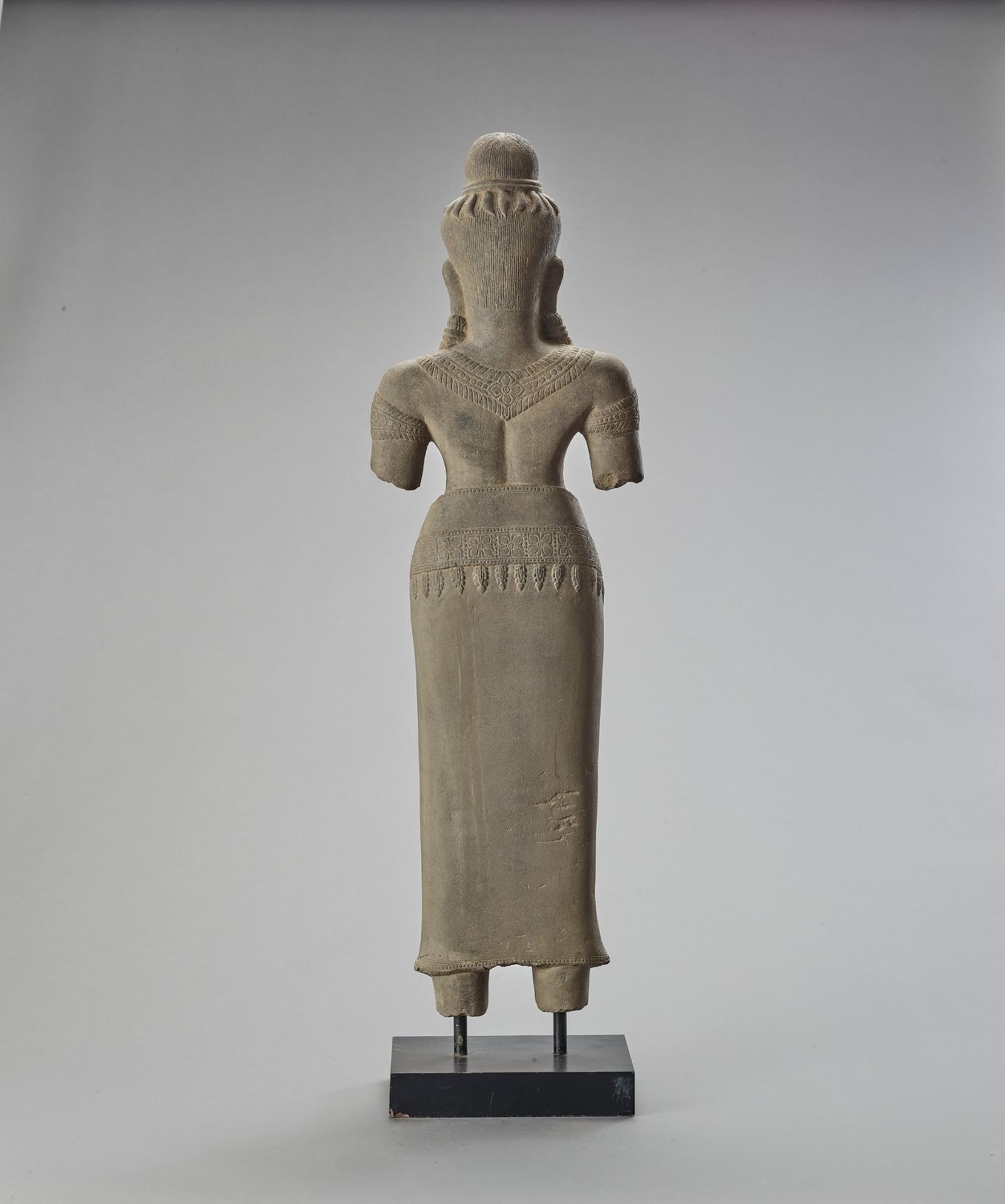 A KHMER STYLE SANDSTONE STATUE OF UMA - Image 7 of 7