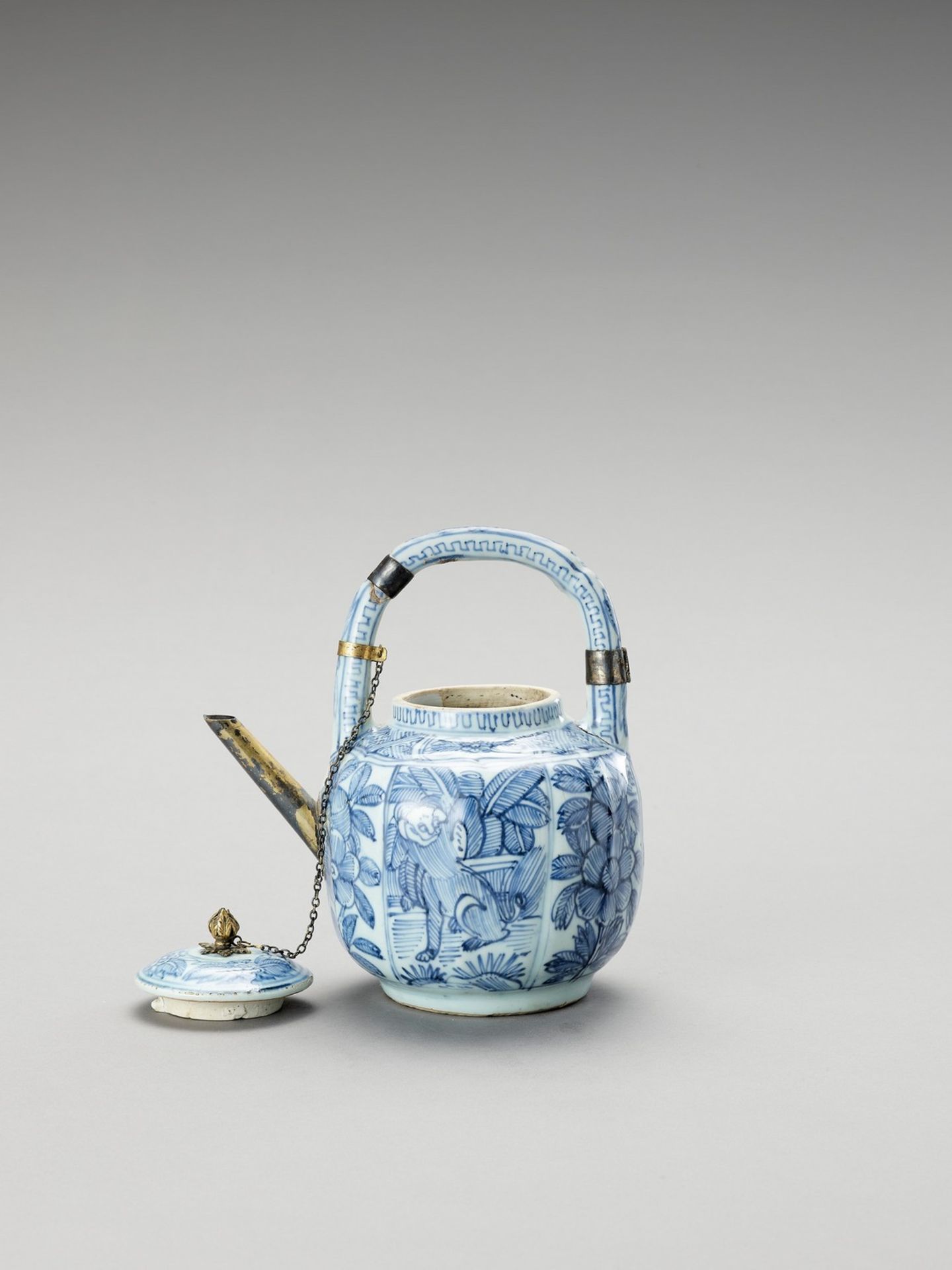 A SILVER-MOUNTED BLUE AND WHITE PORCELAIN TEAPOT - Image 3 of 7