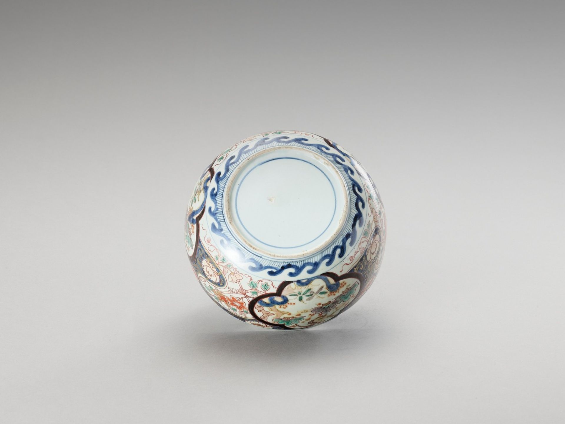 AN IMARI PORCELAIN BOX - Image 6 of 6