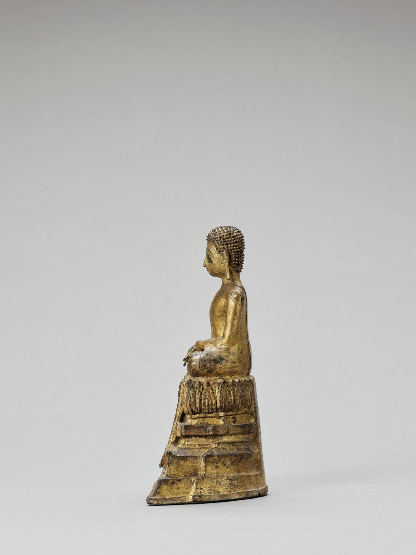 A THAI GILT-LACQUERED BRONZE OF BUDDHA SHAKYAMUNI, RATTANAKOSIN - Image 5 of 6