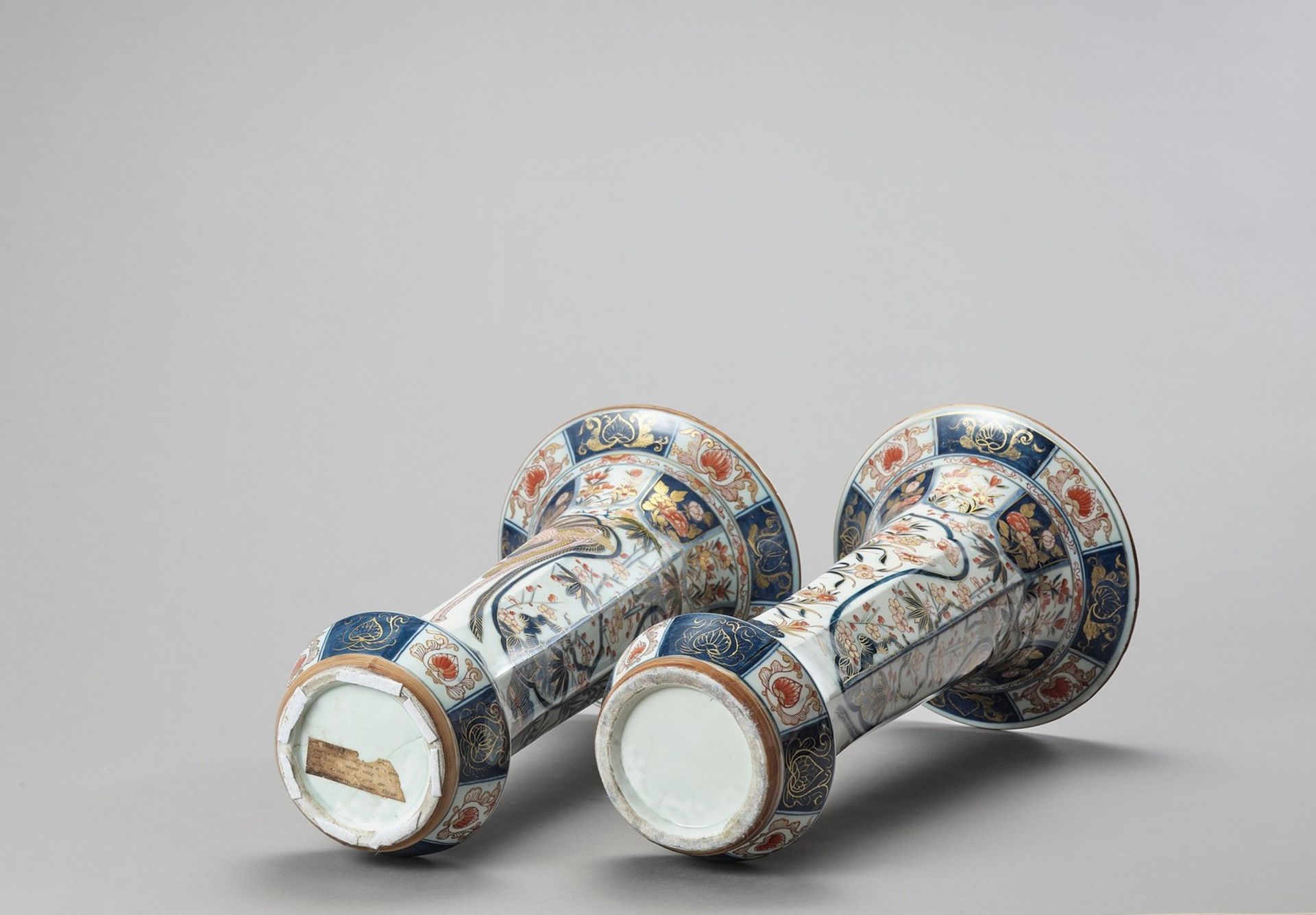 A LARGE PAIR OF IMARI PORCELAIN BEAKER VASES - Image 7 of 7