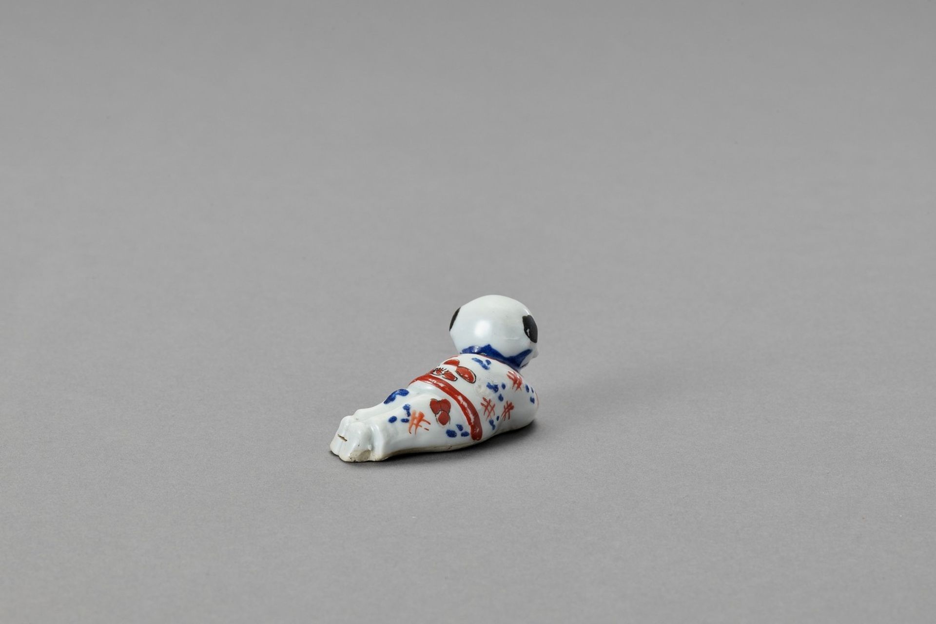 AN IMARI PORCELAIN ‘KARAKO’ WHISTLE - Bild 3 aus 5