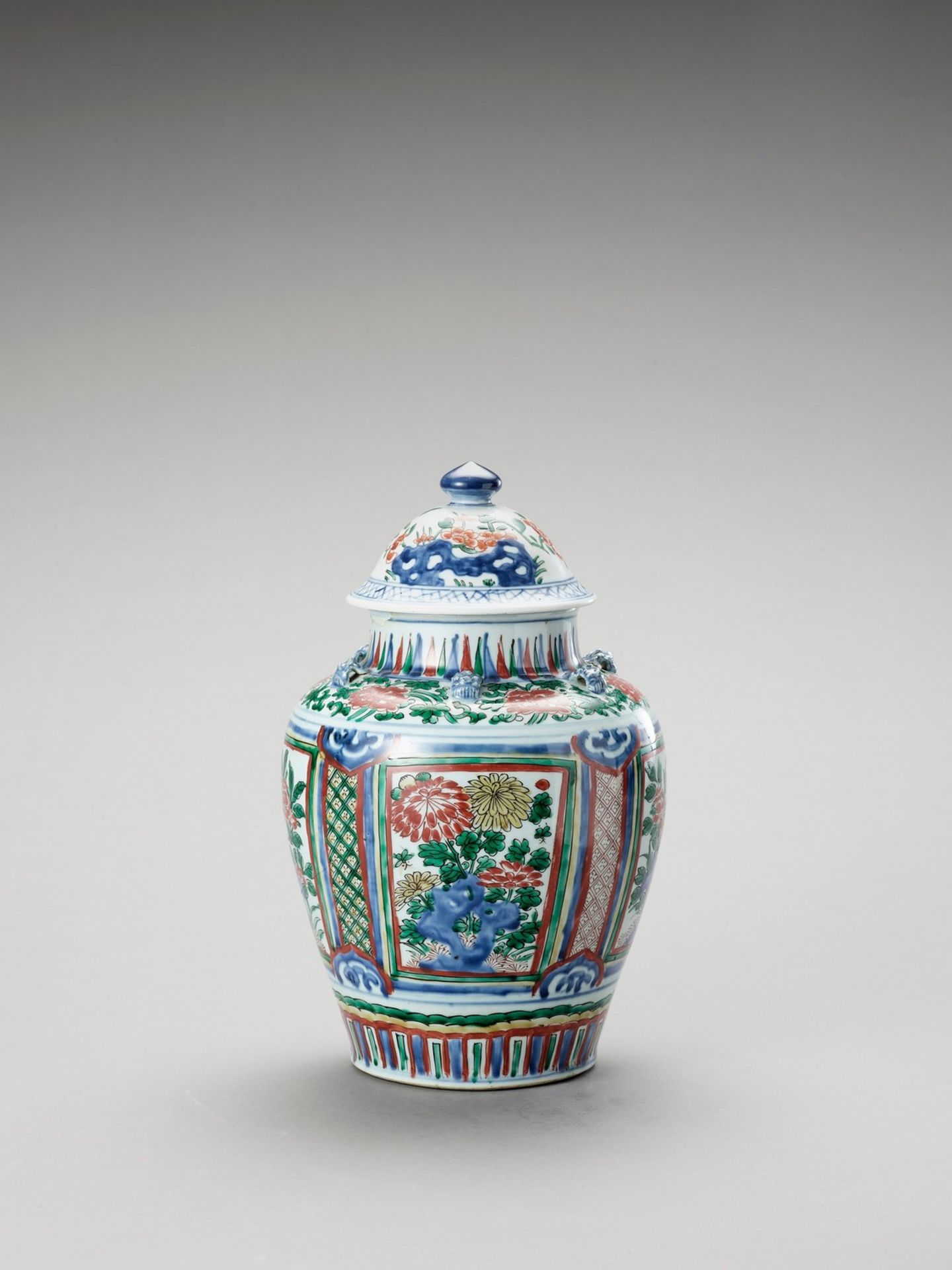 A LARGE WUCAI JAR AND COVER - Image 4 of 6