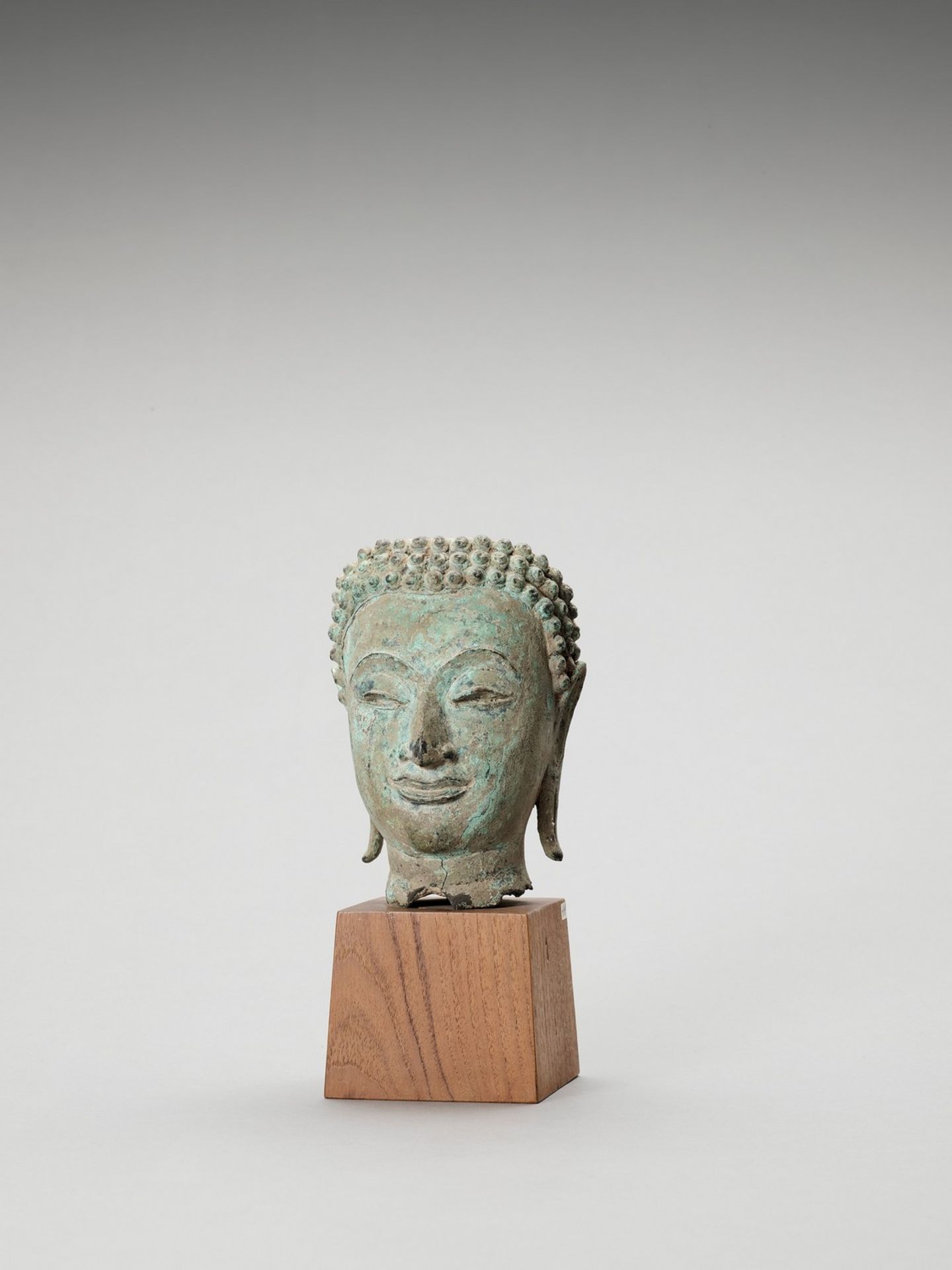 A THAI BRONZE HEAD FRAGMENT OF BUDDHA, SUKHOTHAI - Image 4 of 5