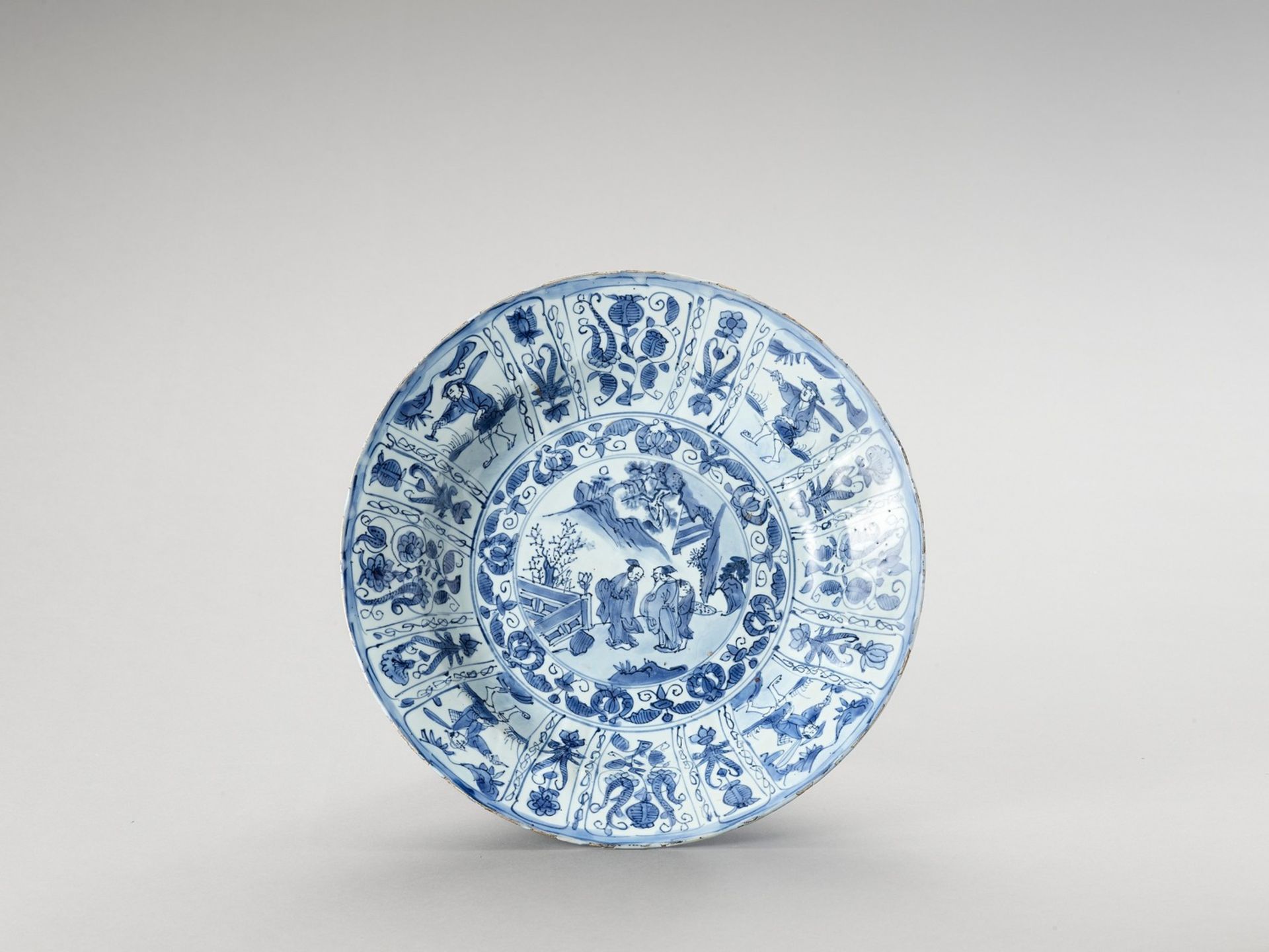 A LARGE BLUE AND WHITE PORCELAIN PLATE