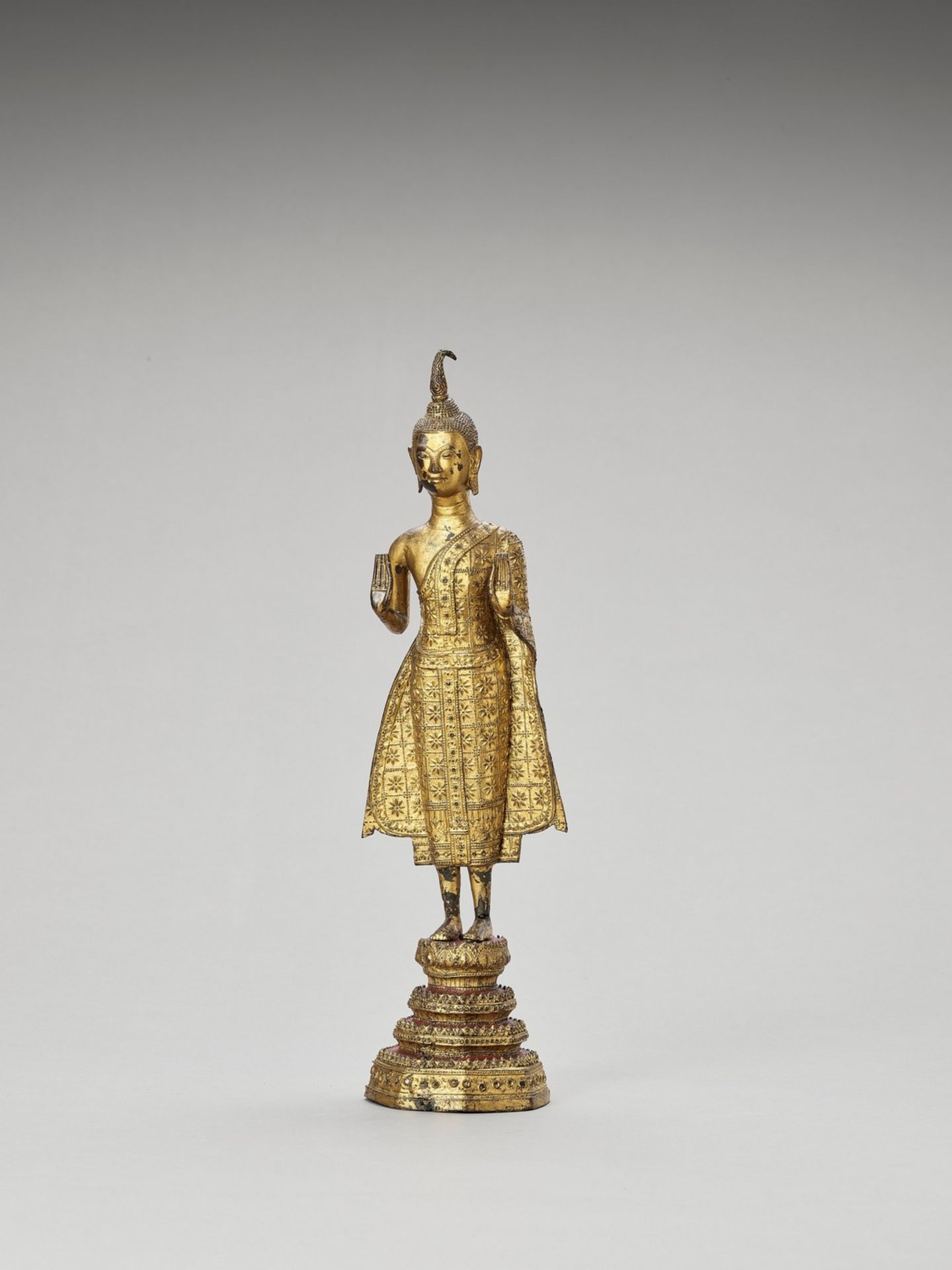 A THAI GILT-LACQUERED BRONZE OF BUDDHA, RATTANAKOSIN - Image 5 of 6