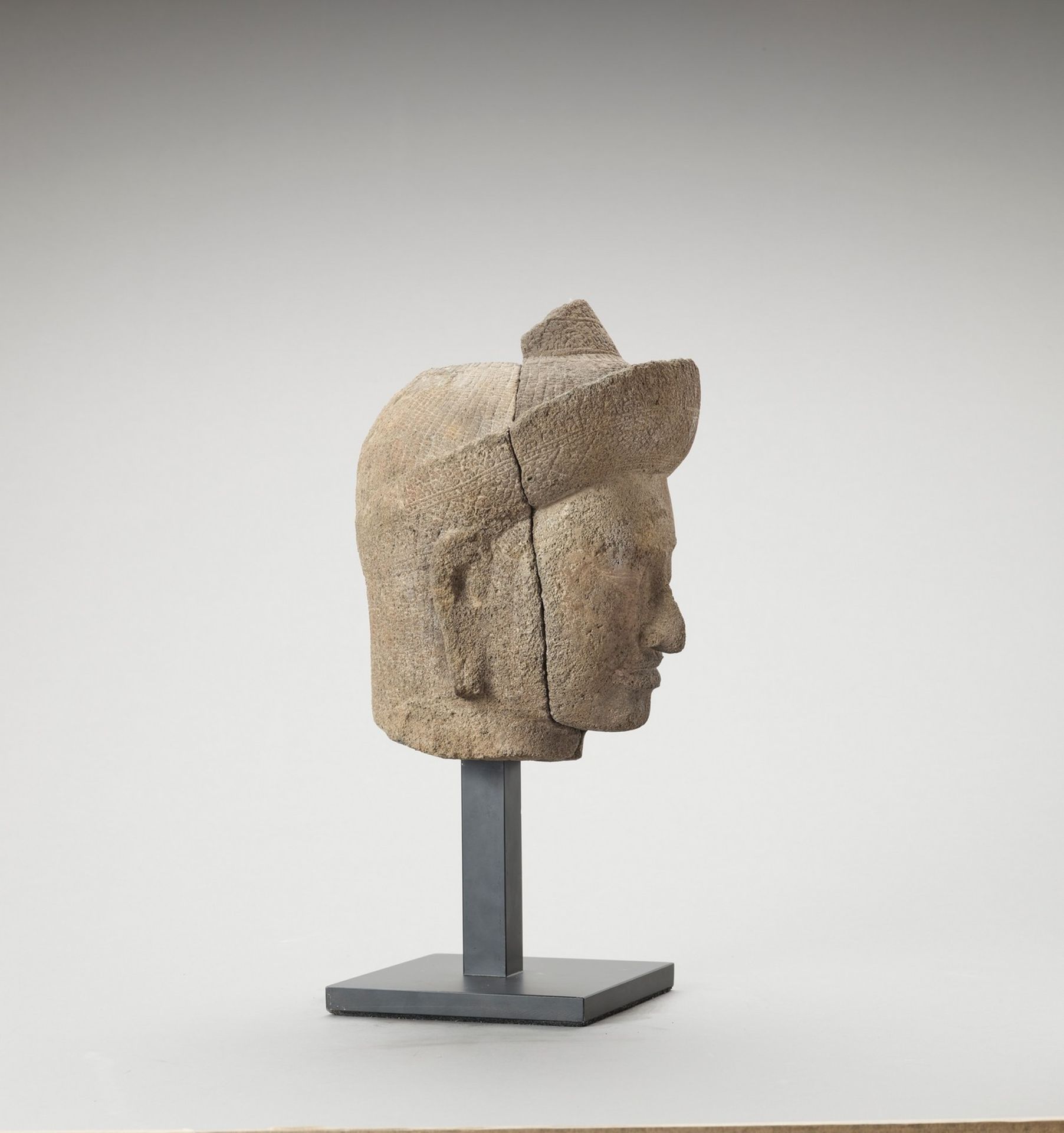 A KHMER SANDSTONE HEAD OF VISHNU, ANGKOR PERIOD - Image 6 of 6