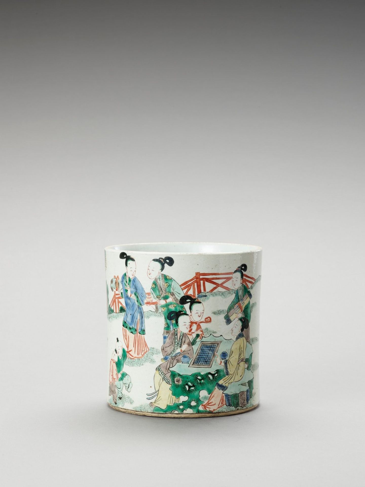 A LARGE FIGURATIVE FAMILLE VERTE BRUSHPOT