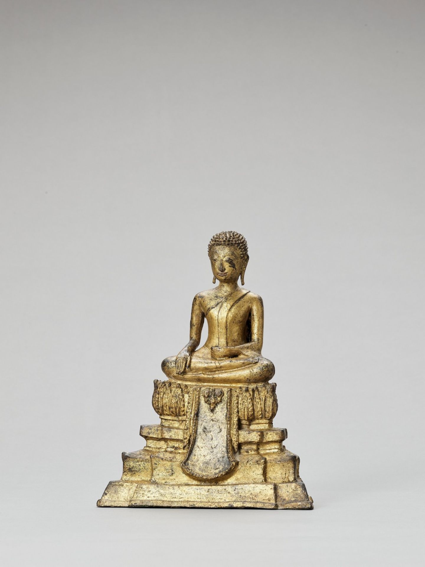 A THAI GILT-LACQUERED BRONZE OF BUDDHA SHAKYAMUNI, RATTANAKOSIN - Image 2 of 6