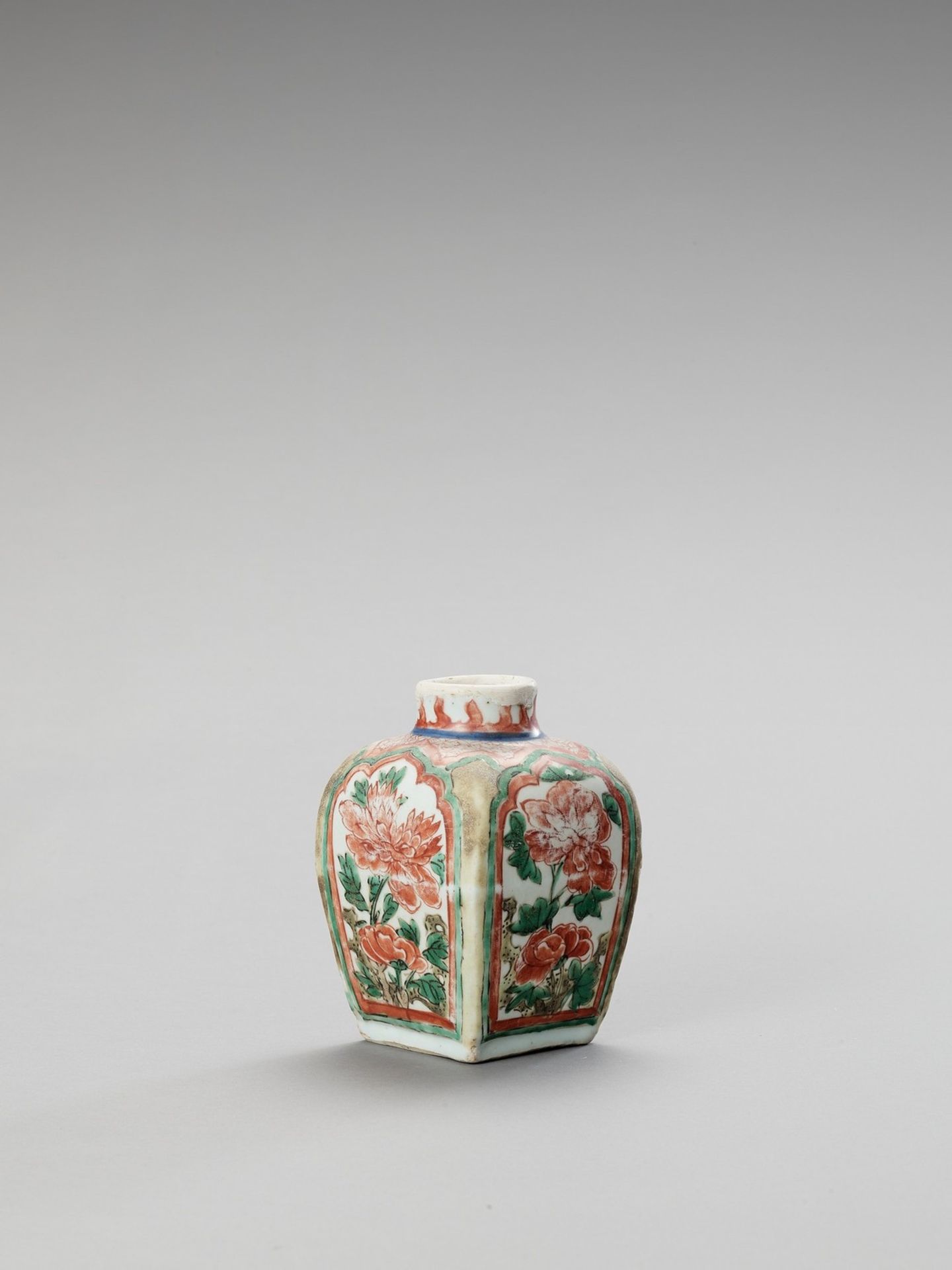 A SMALL FAMILLE VERTE VASE