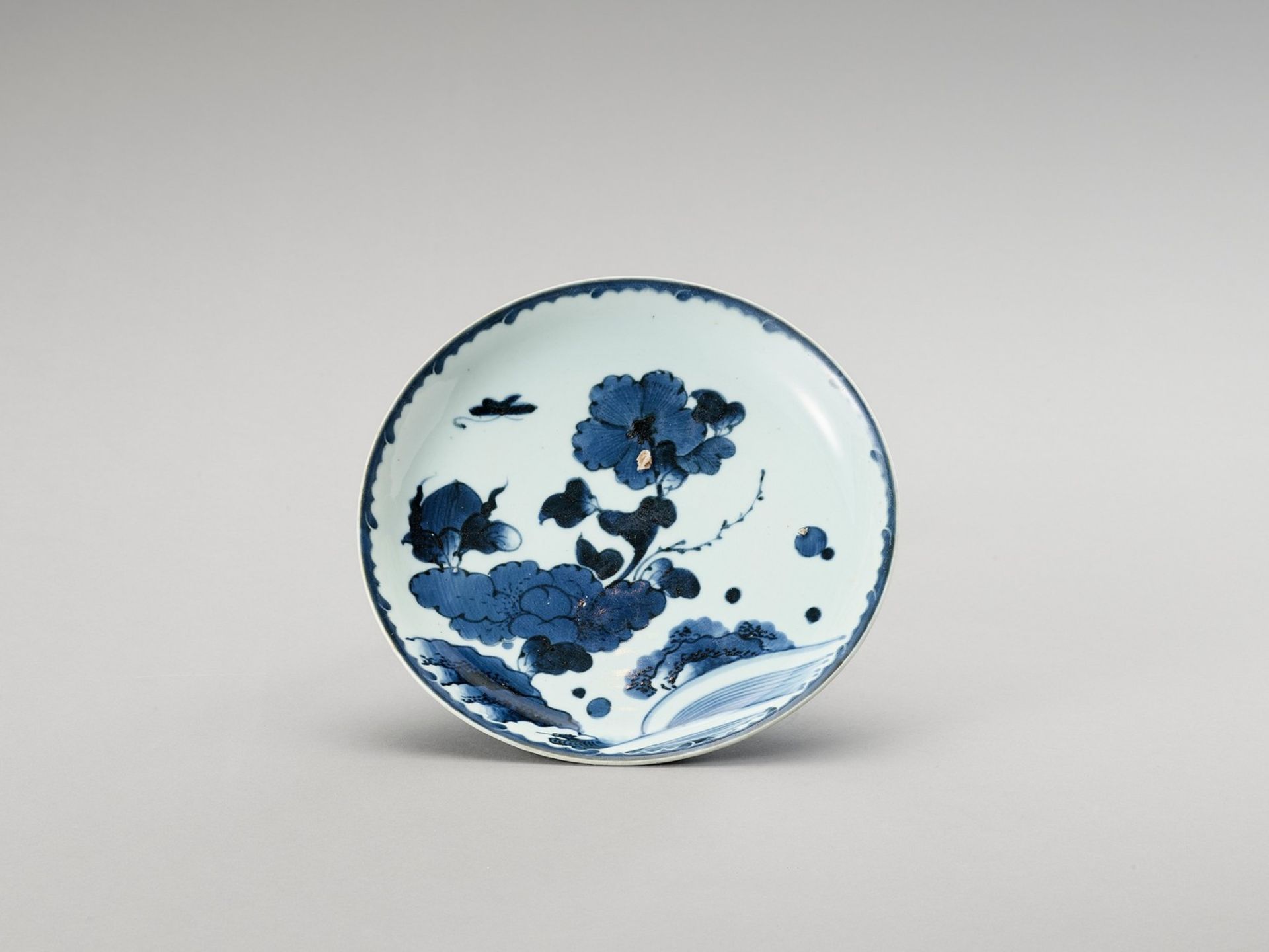 A BLUE AND WHITE ‘FLORAL’ PORCELAIN DISH