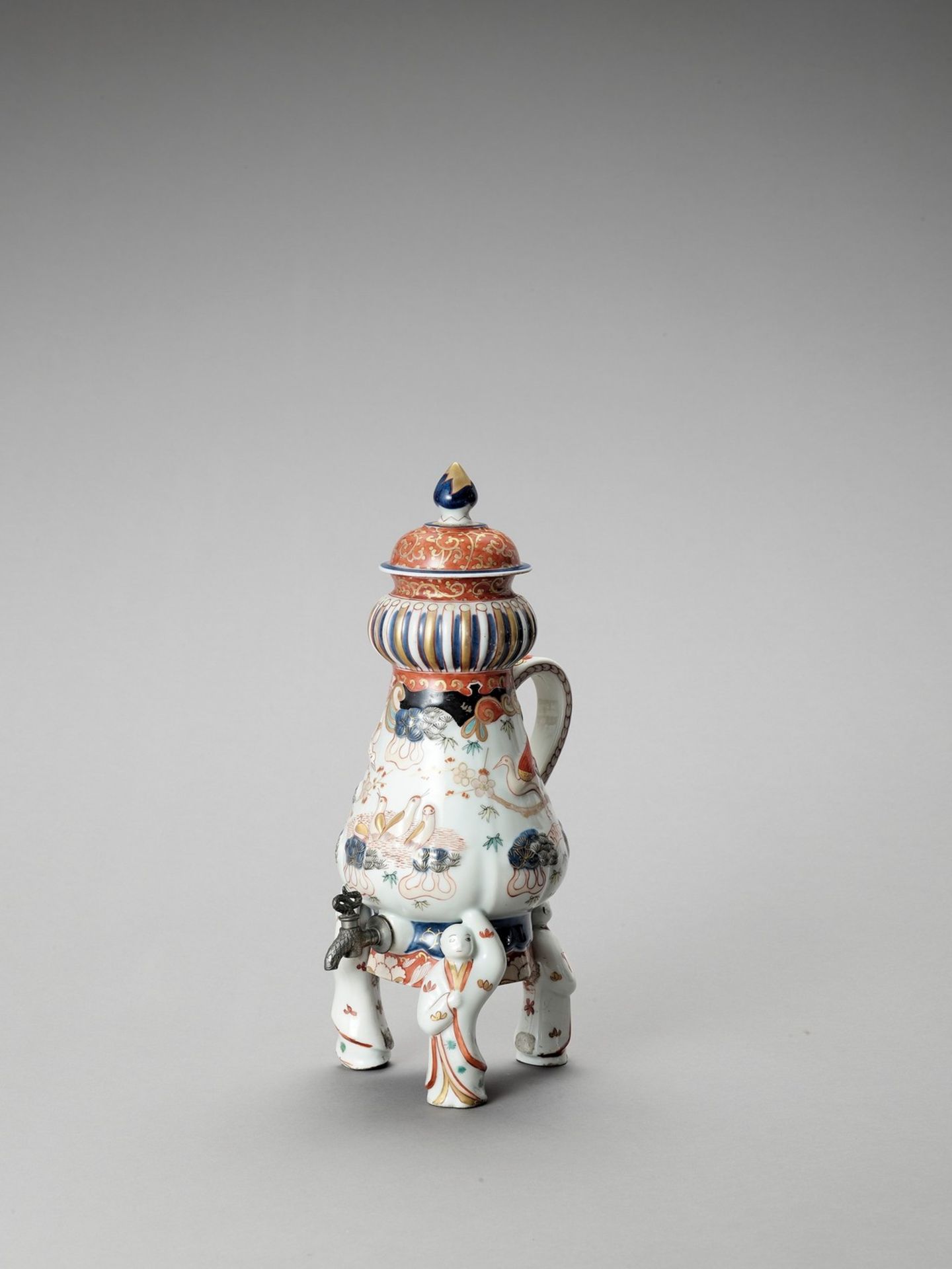 AN IMARI PORCELAIN COFFEE POT - Bild 4 aus 7