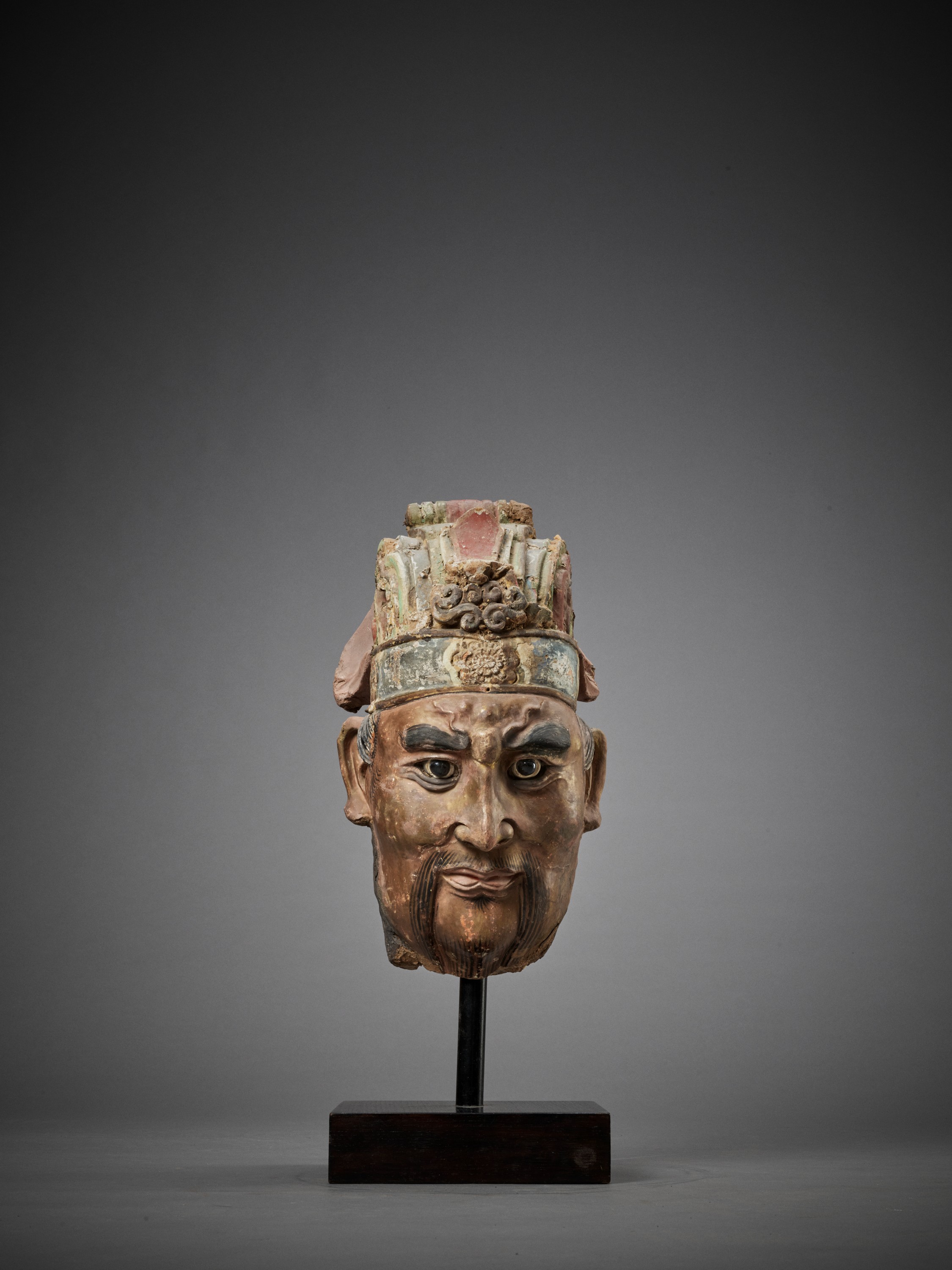 A LARGE PAINTED STUCCO HEAD OF A GUARDIAN KING, SONG TO MING DYNASTY - Image 2 of 11