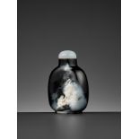 A BLACK AND WHITE JADE 'SEEKING SHELTER' SNUFF BOTTLE, 'MASTER OF THE ROCKS' SCHOOL, QING DYNASTY