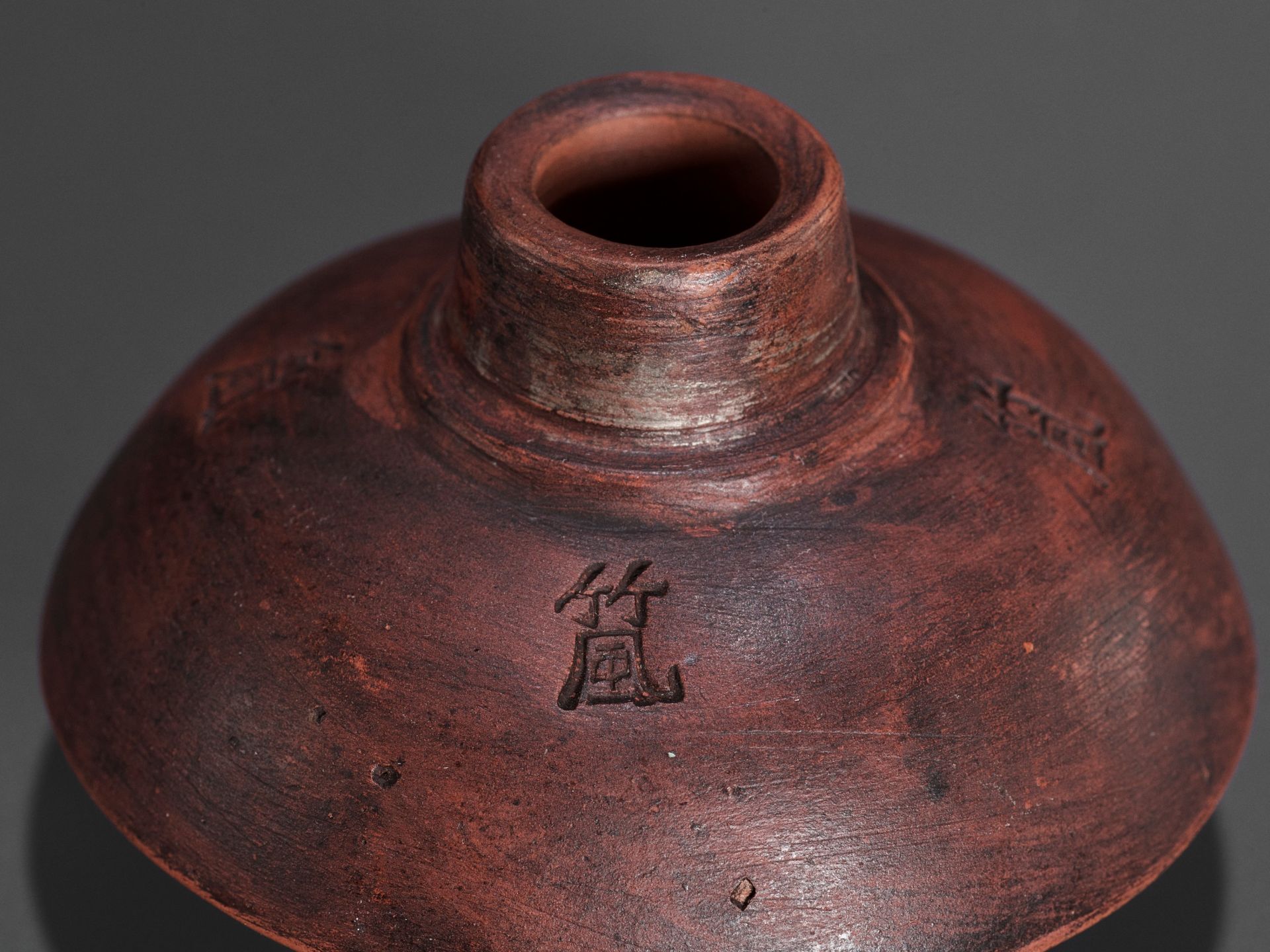 A HARDWOOD OPIUM PIPE WITH BONE, SILVER AND YIXING CERAMIC FITTINGS, LATE QING TO REPUBLIC - Image 7 of 7