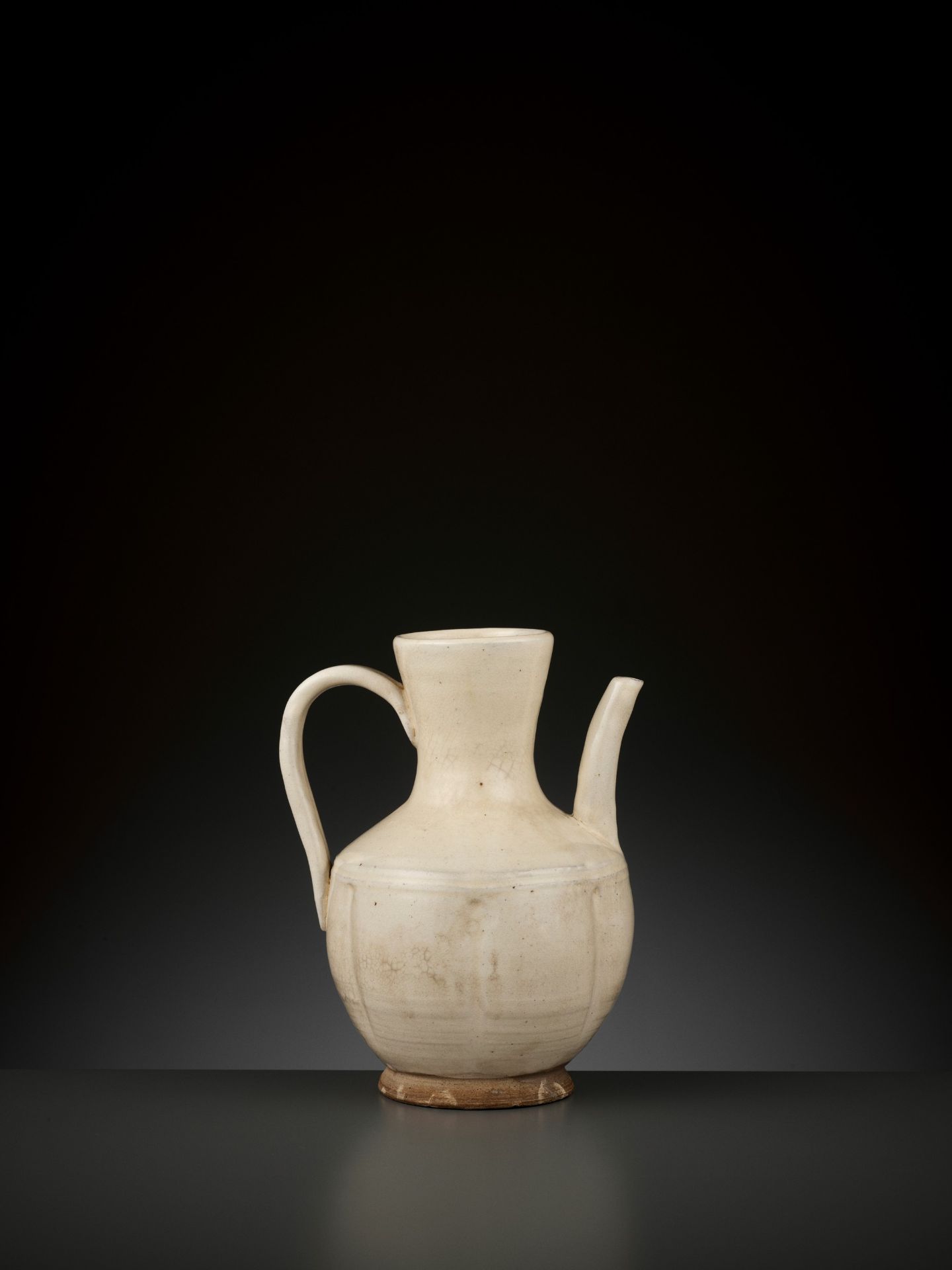 A SLIP-COVERED LOBED EWER, LIAO TO SONG DYNASTY - Image 6 of 12