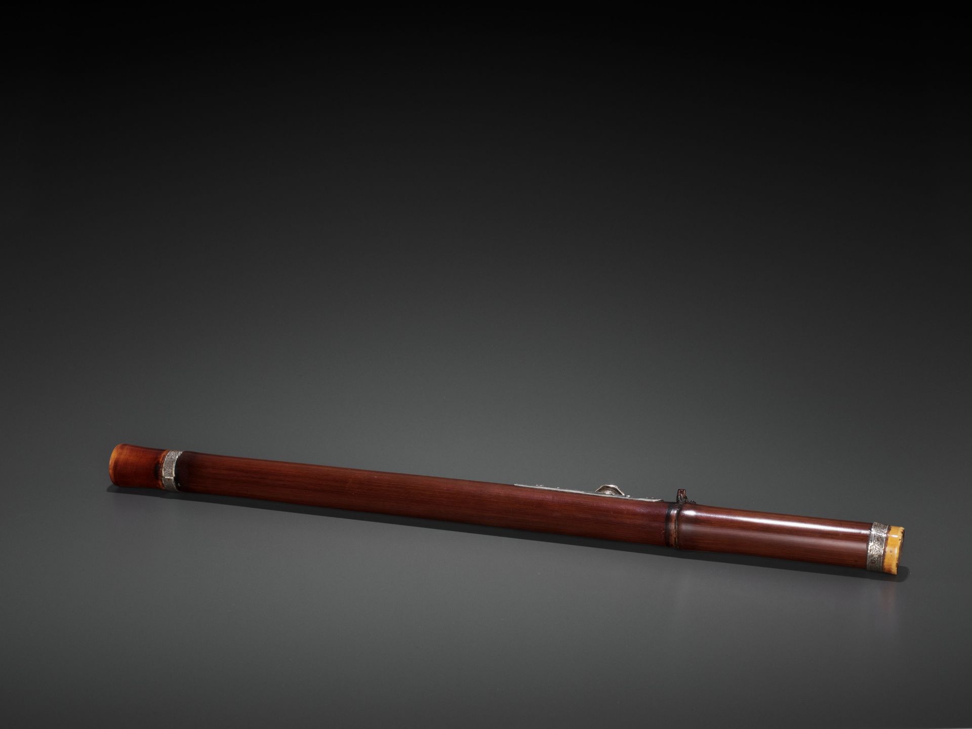 A BAMBOO OPIUM PIPE WITH IVORY, SILVER AND YIXING CERAMIC FITTINGS, LATE QING TO REPUBLIC - Bild 5 aus 9