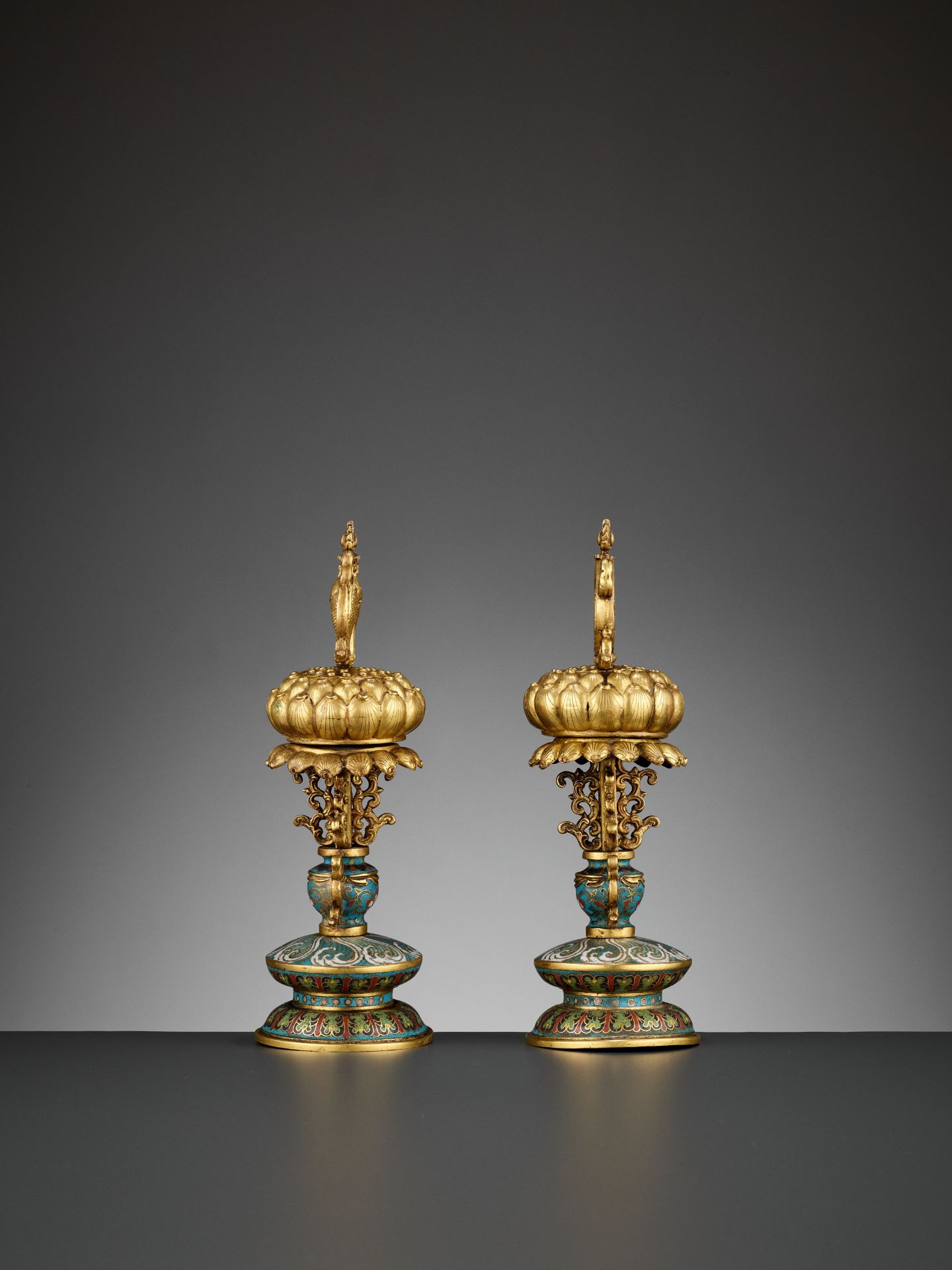 TWO BUDDHIST EMBLEMS, CLOISONNE ENAMEL AND GILT-BRONZE, QIANLONG PERIOD - Image 7 of 12