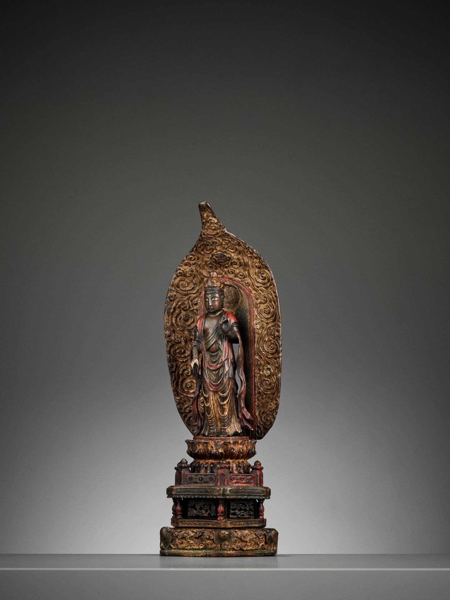 A POLYCHROME ENAMELED BRONZE FIGURE OF KANNON BOSATSU, LATE EDO PERIOD - Image 9 of 10