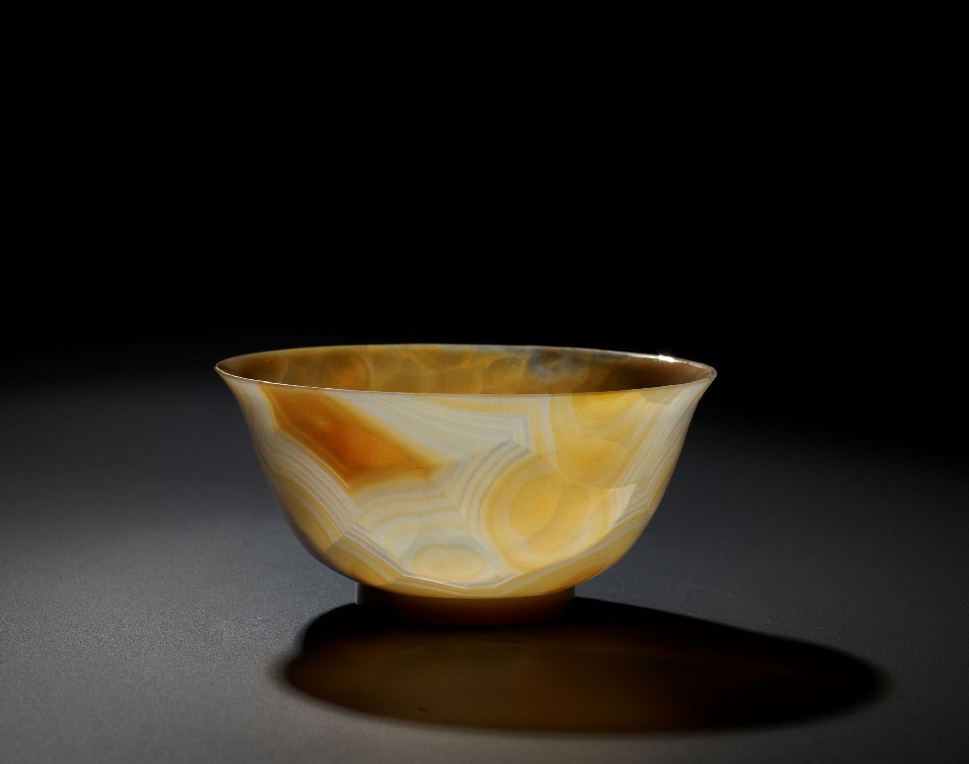 A TRANSLUCENT BANDED AGATE BOWL, QING DYNASTY