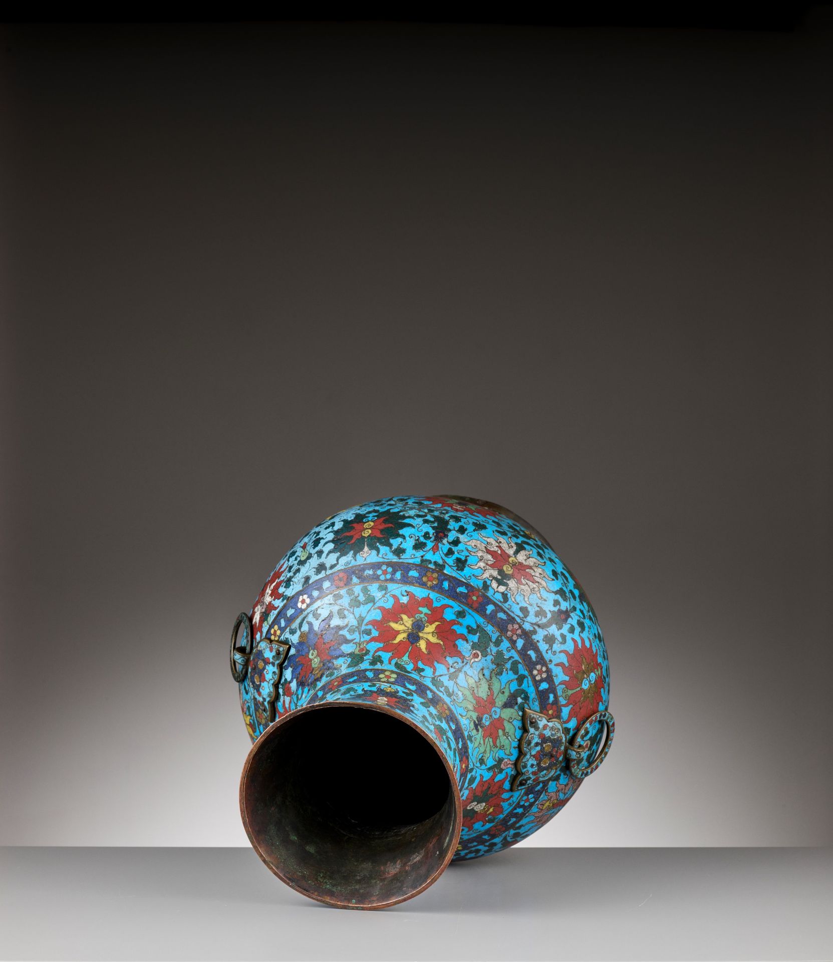 A VERY LARGE CLOISONNE HU, MING DYNASTY - Image 9 of 9