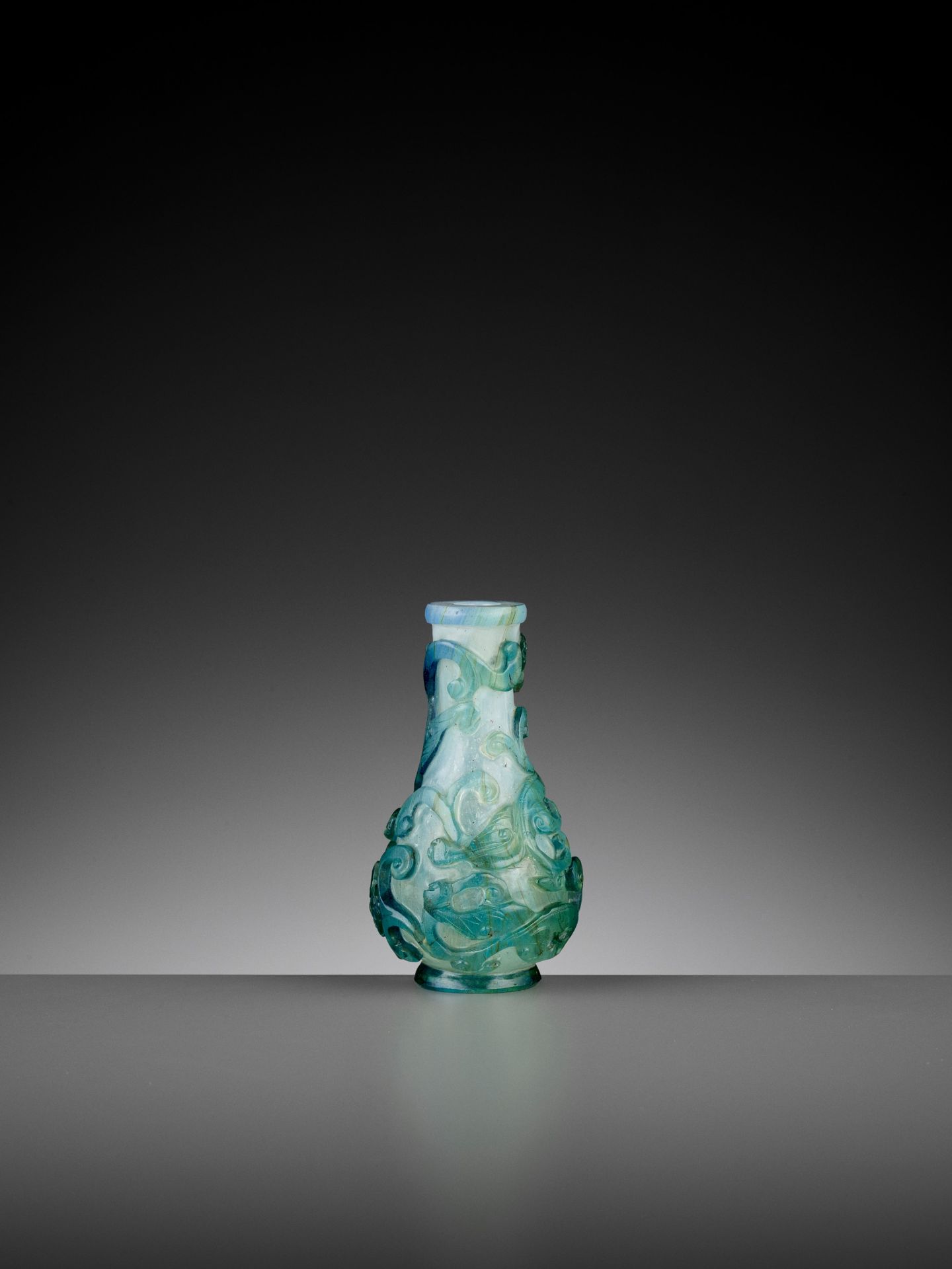 AN AQUAMARINE OVERLAY 'CHILONG' MINIATURE VASE, YUHUCHUNPING, QING - Image 9 of 13