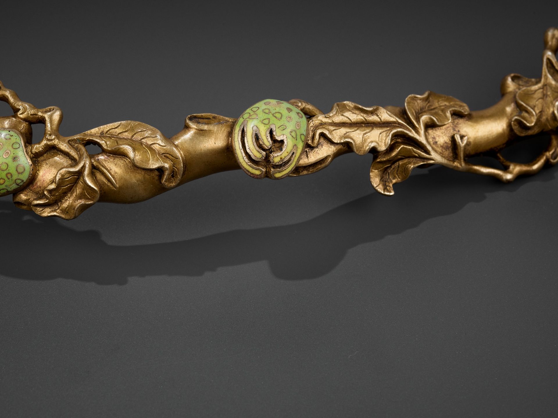 A CHAMPLEVE ENAMEL 'BUDDHA'S HAND' RUYI SCEPTER, QING DYNASTY - Image 2 of 11