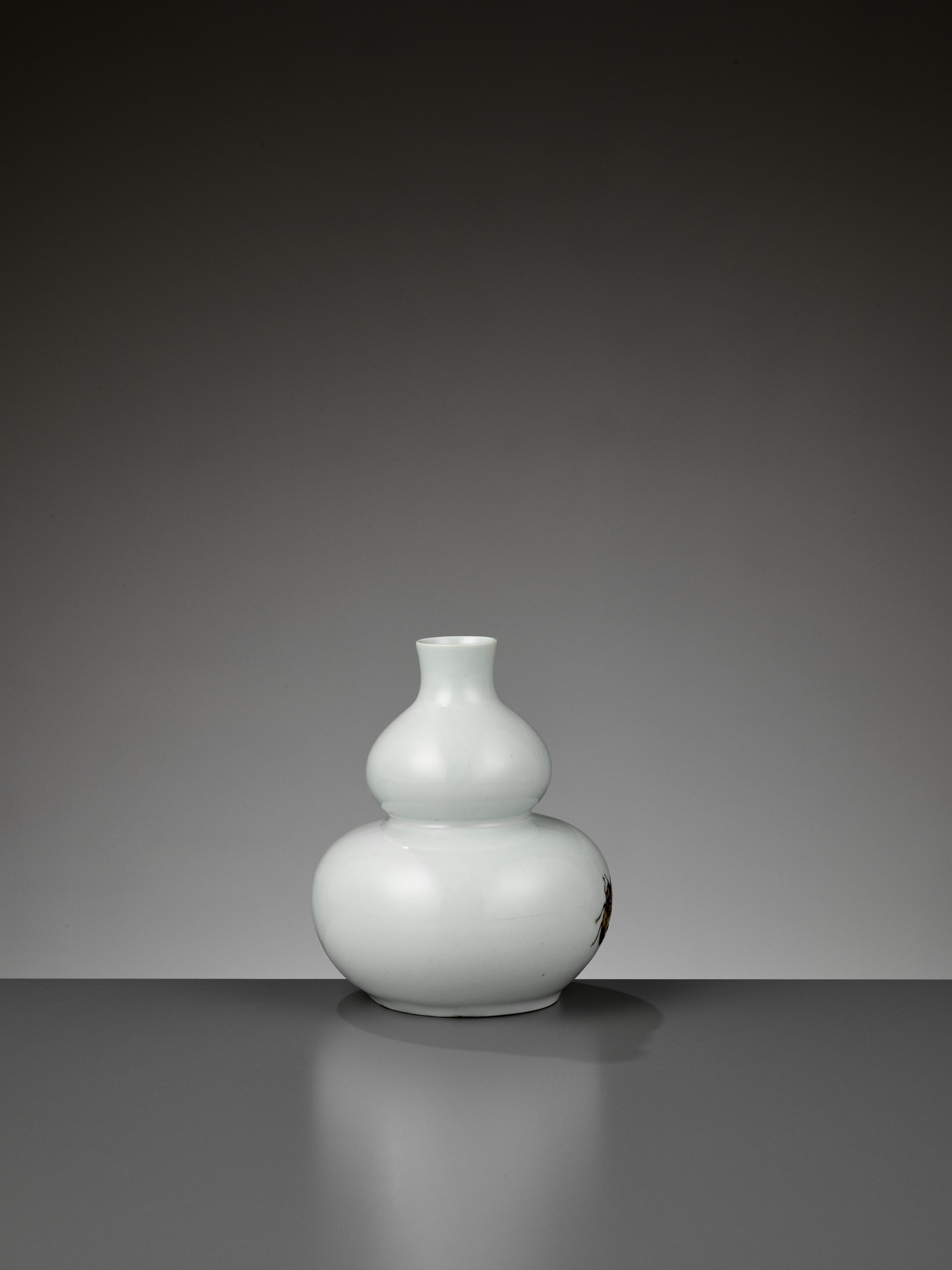 A 'TROMPE L'OEIL' PORCELAIN DOUBLE-GOURD VASE WITH A CICADA, BY MIDDLE KINGDOM PORCELAIN - Image 7 of 9