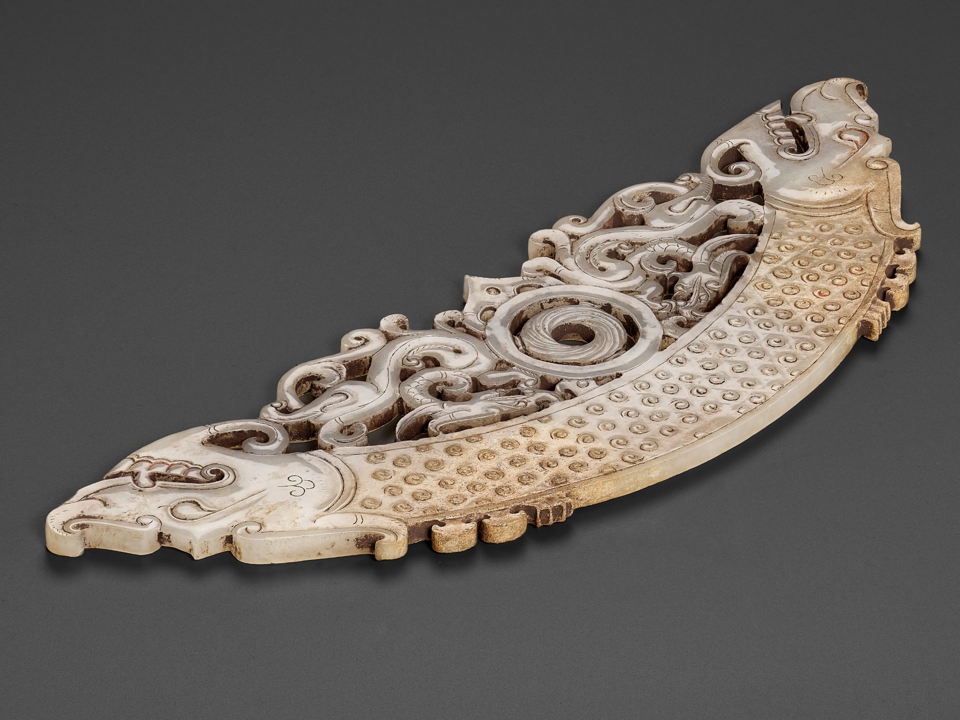 A WHITE AND RUSSET JADE 'DOUBLE DRAGON' PENDANT, HUANG, LATE EASTERN ZHOU TO HAN - Image 4 of 9