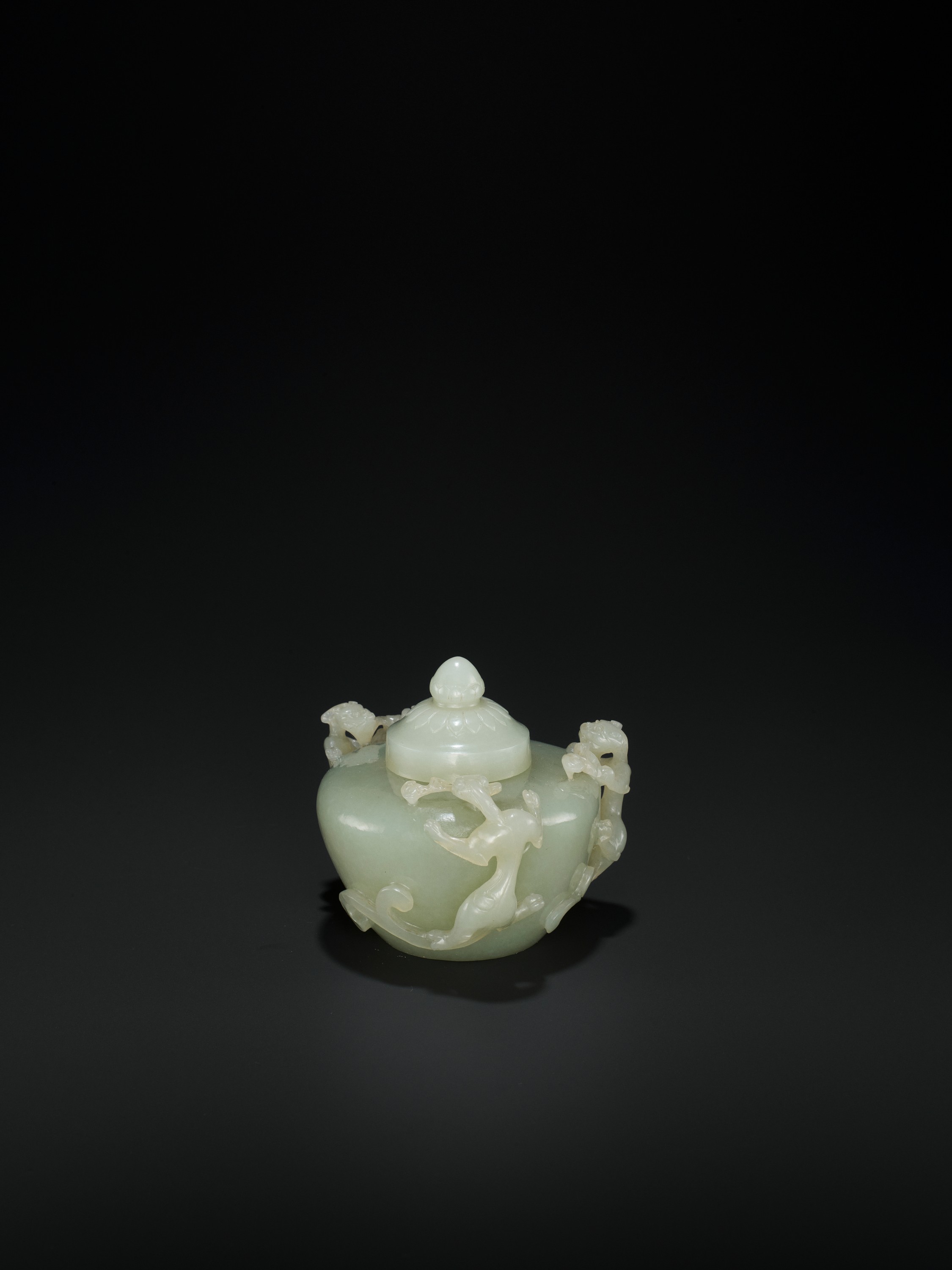 AN OPENWORK PALE CELADON JADE 'CHILONG' WATER POT AND COVER, QING - Image 2 of 11