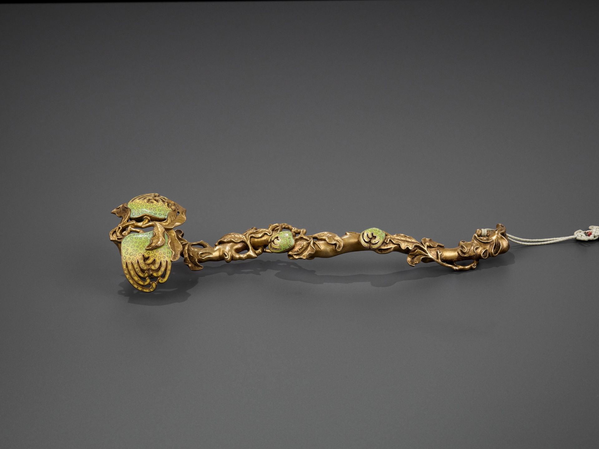 A CHAMPLEVE ENAMEL 'BUDDHA'S HAND' RUYI SCEPTER, QING DYNASTY - Image 4 of 11