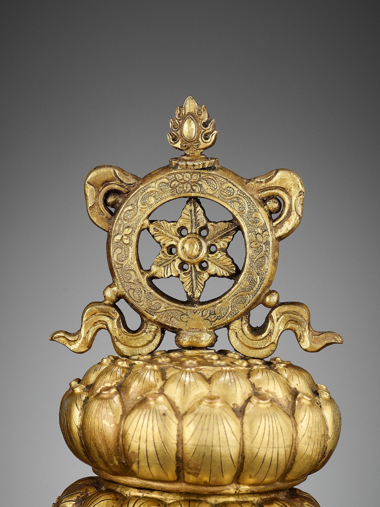 TWO BUDDHIST EMBLEMS, CLOISONNE ENAMEL AND GILT-BRONZE, QIANLONG PERIOD - Image 4 of 12