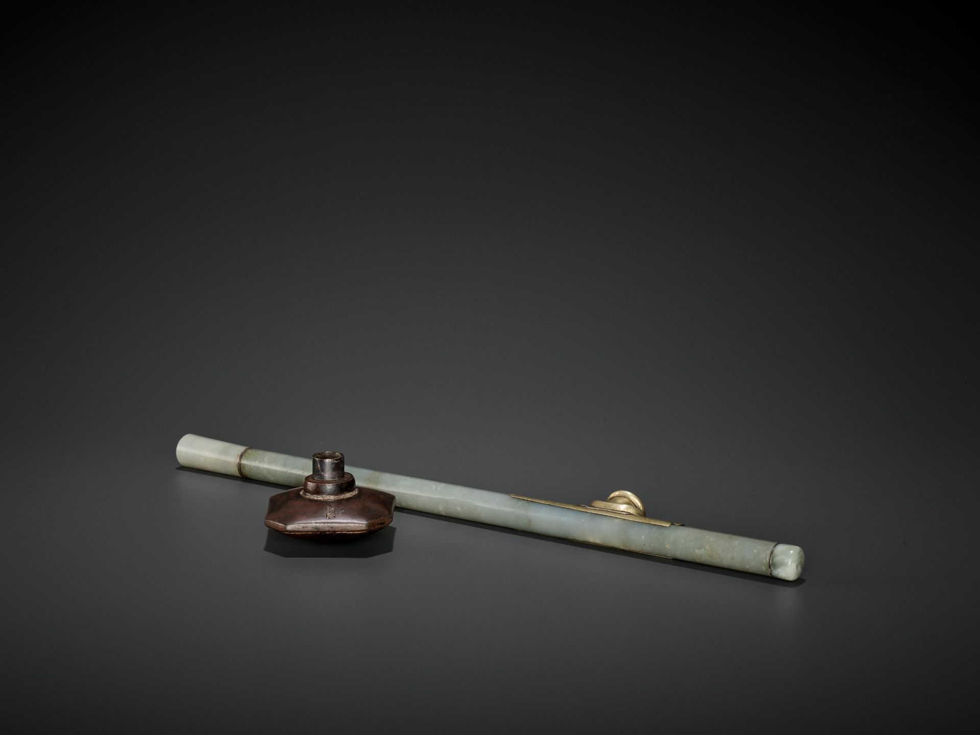 A JADE OPIUM PIPE, QING DYNASTY - Image 6 of 6