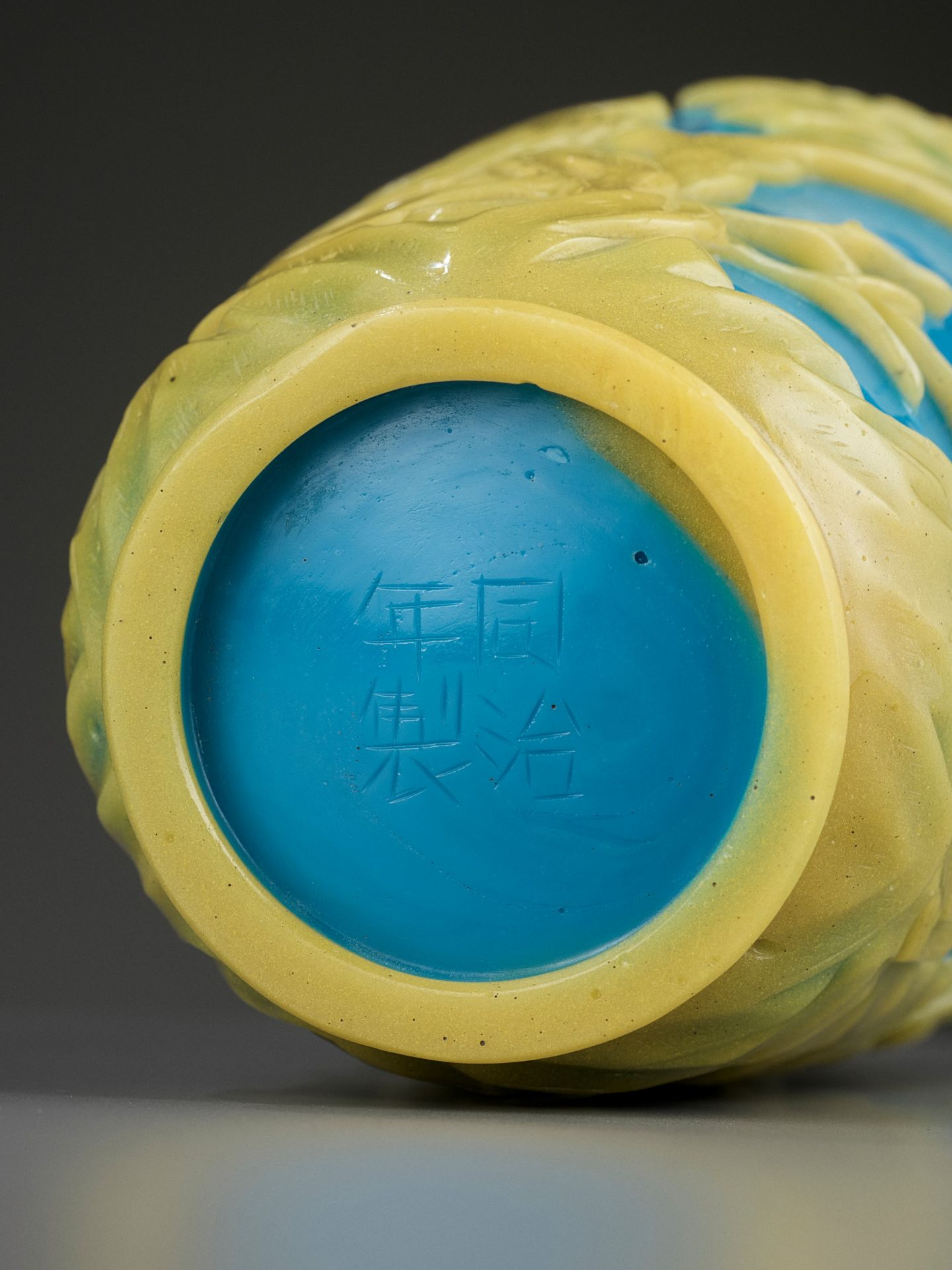 A YELLOW OVERLAY TURQUOISE GLASS VASE, TONGZHI MARK AND PERIOD - Image 2 of 9