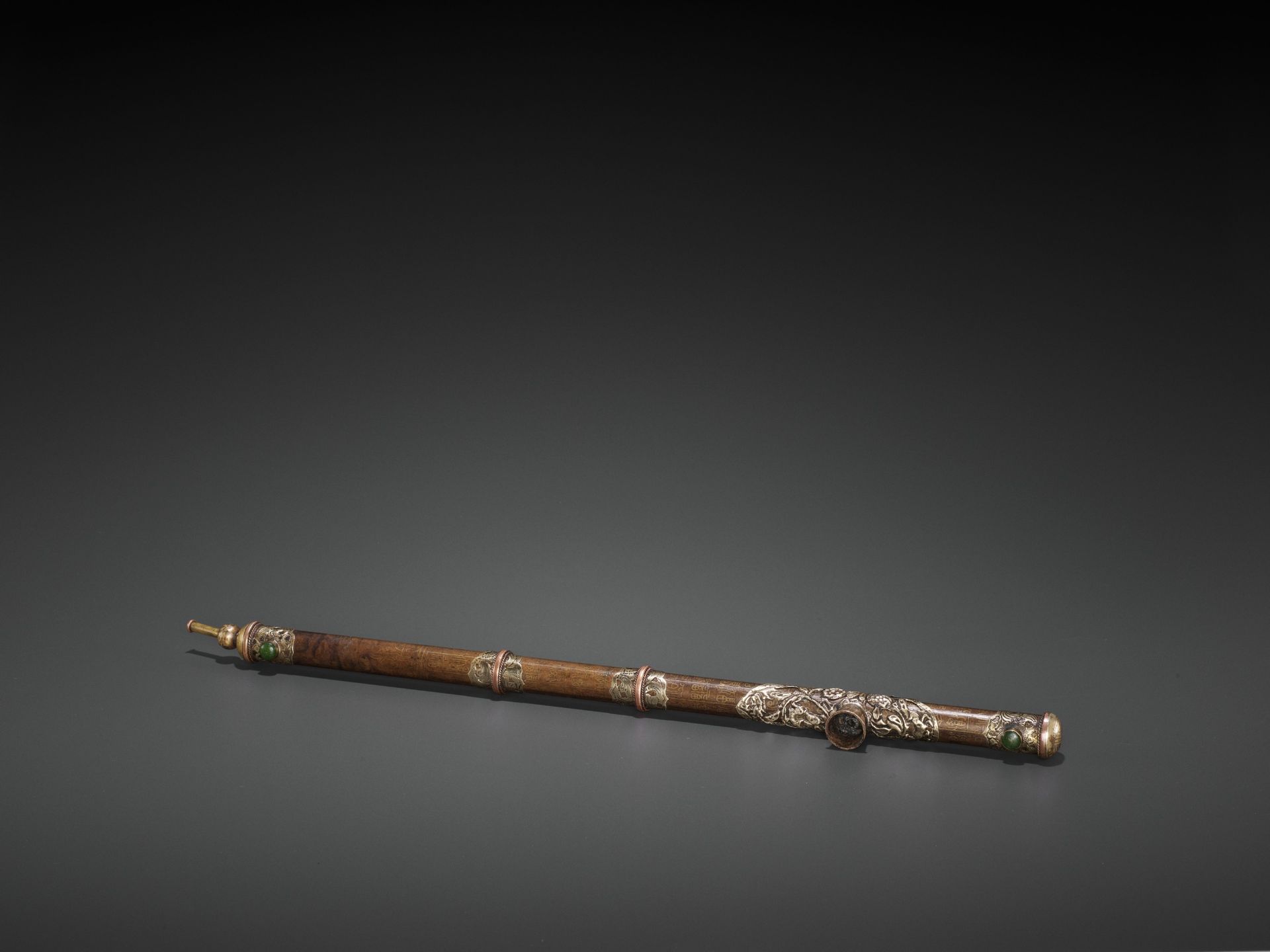 AN INSCRIBED BRONZE OPIUM PIPE WITH SILVER AND COPPER FITTINGS, LATE QING TO REPUBLIC - Bild 6 aus 8