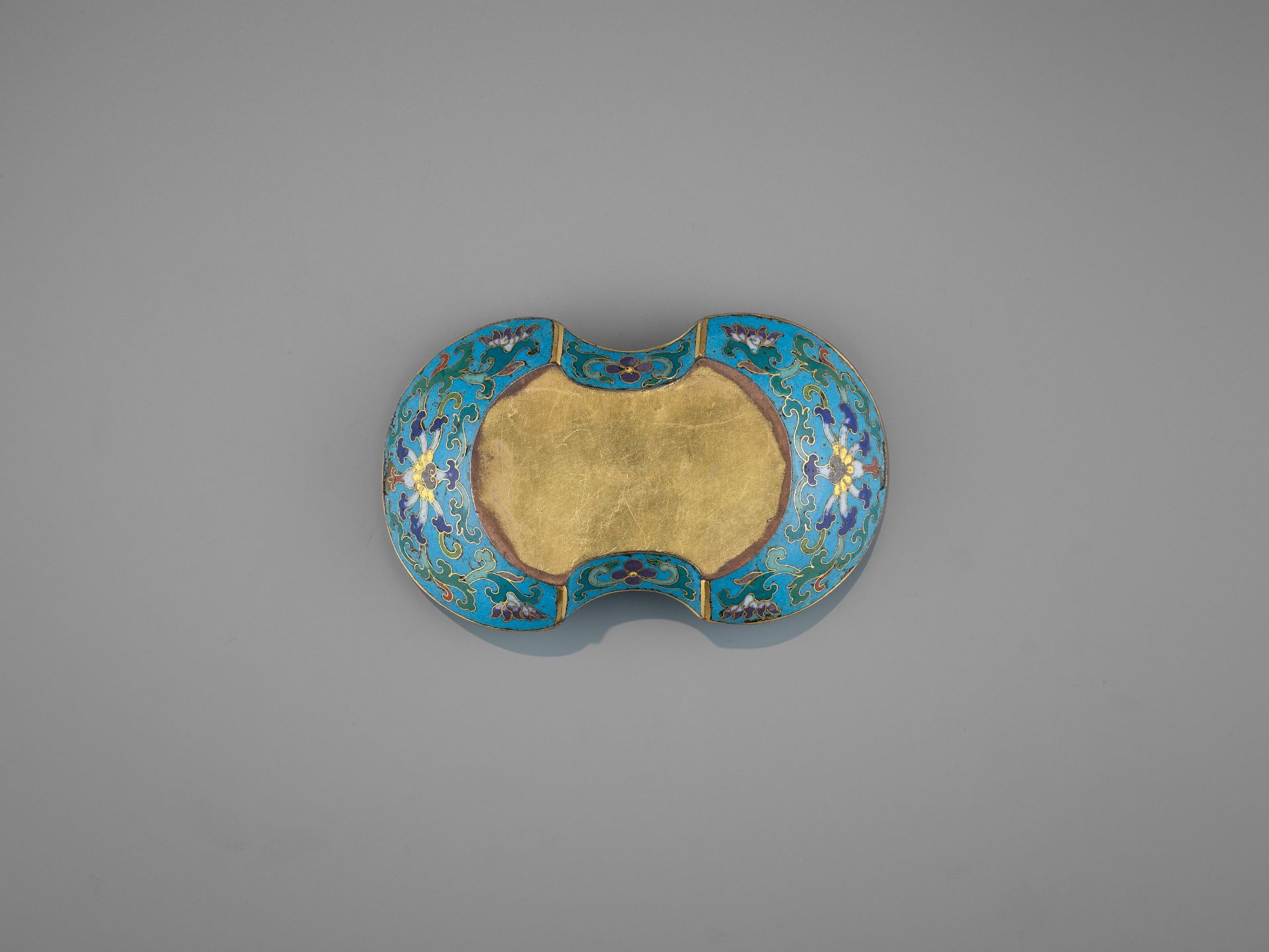 A CLOISONNE AND GILT-BRONZE 'DOUBLE HAPPINESS' CUP STAND, QIANLONG - Image 10 of 10
