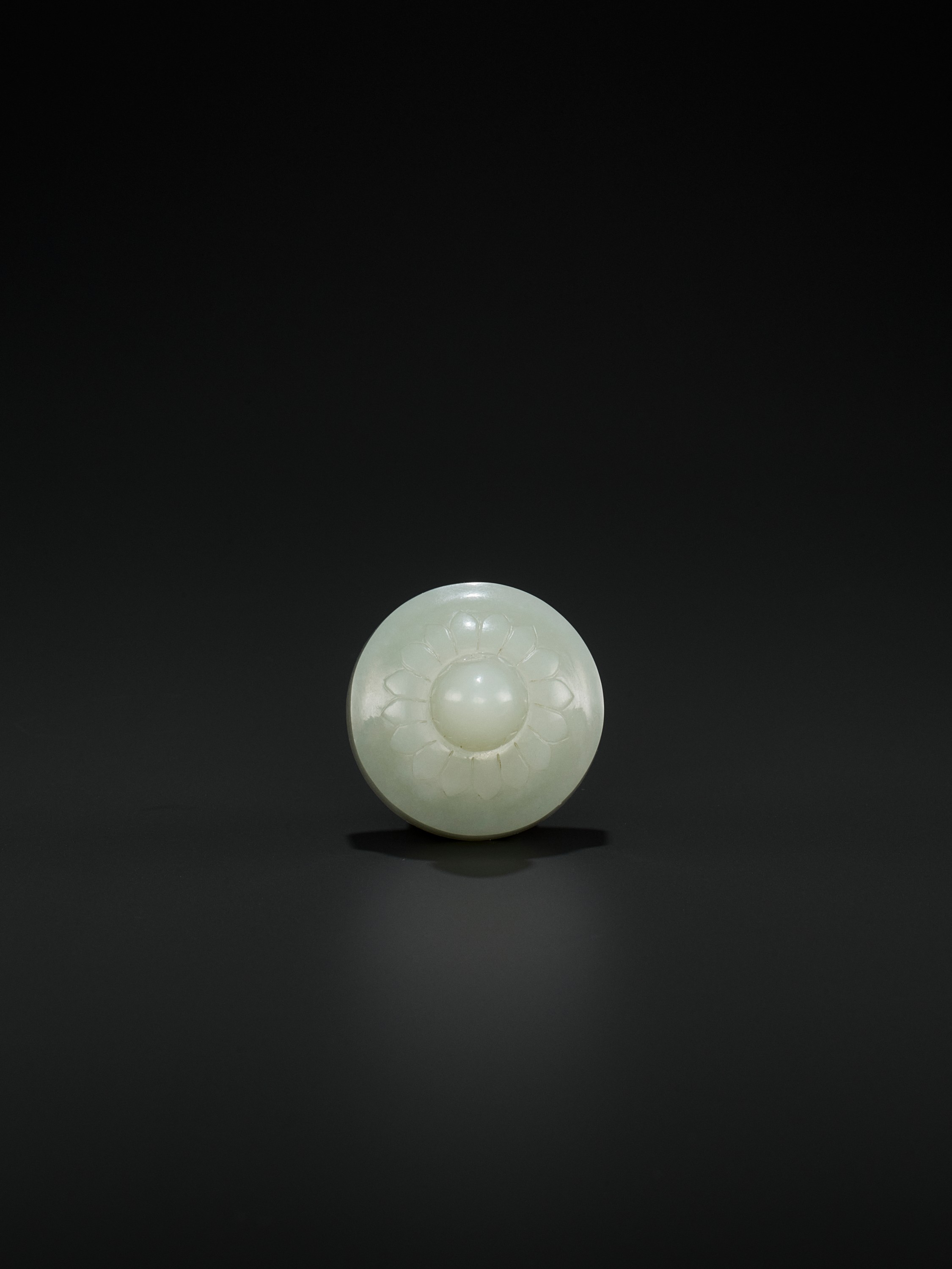 AN OPENWORK PALE CELADON JADE 'CHILONG' WATER POT AND COVER, QING - Image 10 of 11