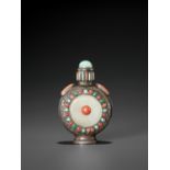 AN EMBELLISHED SILVER SNUFF BOTTLE, LATE QING TO REPUBLIC
