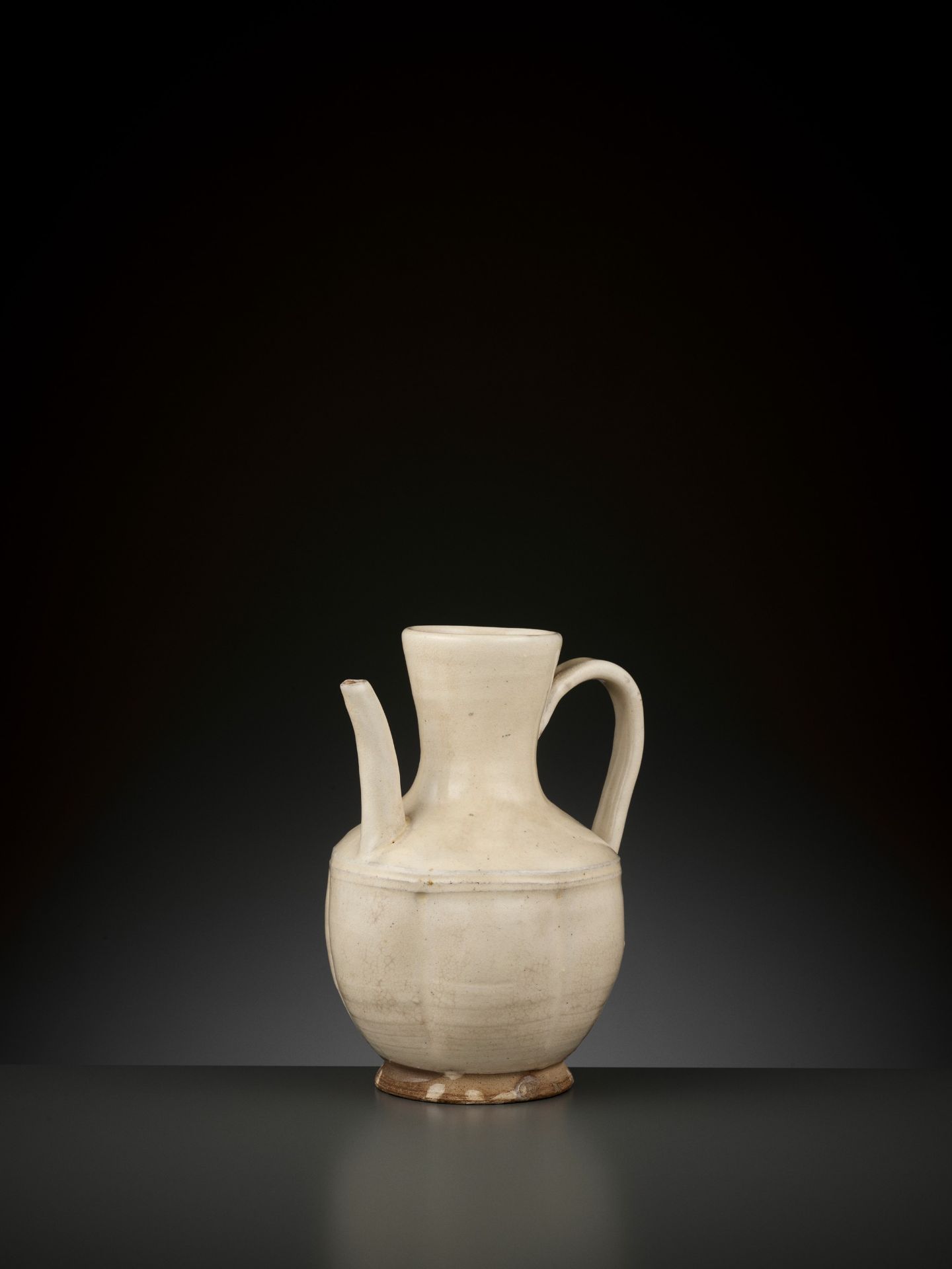 A SLIP-COVERED LOBED EWER, LIAO TO SONG DYNASTY - Image 3 of 12
