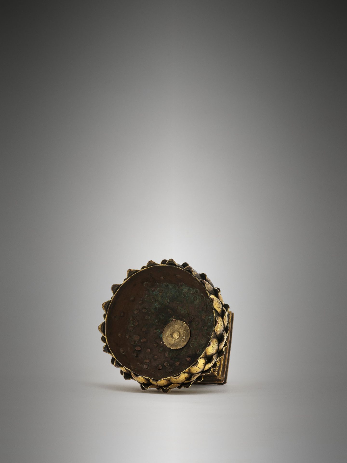 A ROCK CRYSTAL SPHERE WITH A GILT BRONZE LOTUS BASE, QING DYNASTY - Image 7 of 11