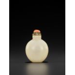 A 'MUTTON FAT' WHITE JADE SNUFF BOTTLE, QING DYNASTY