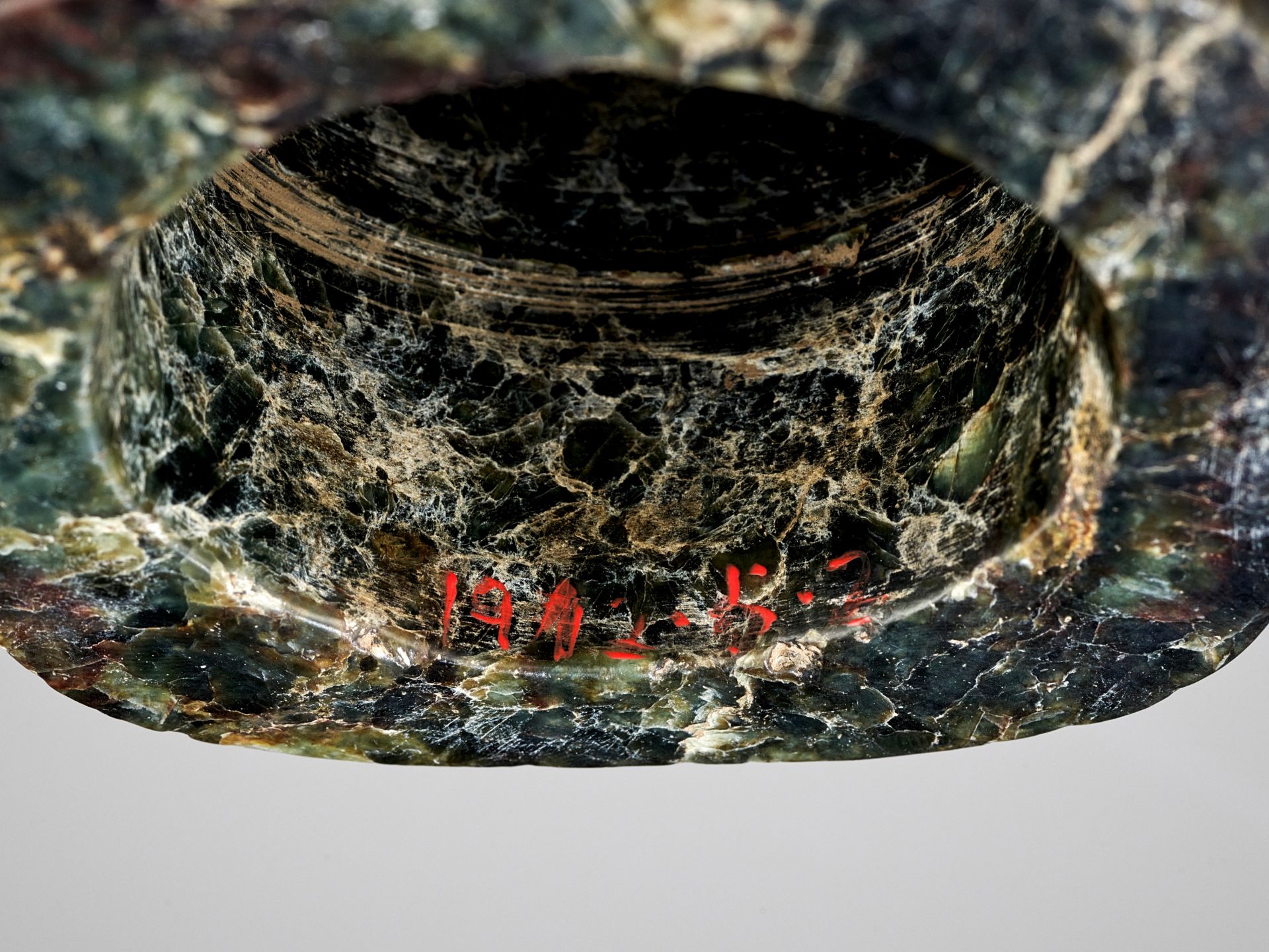 A MOTTLED GREEN JADE CONG, LIANGZHU CULTURE - Bild 9 aus 10