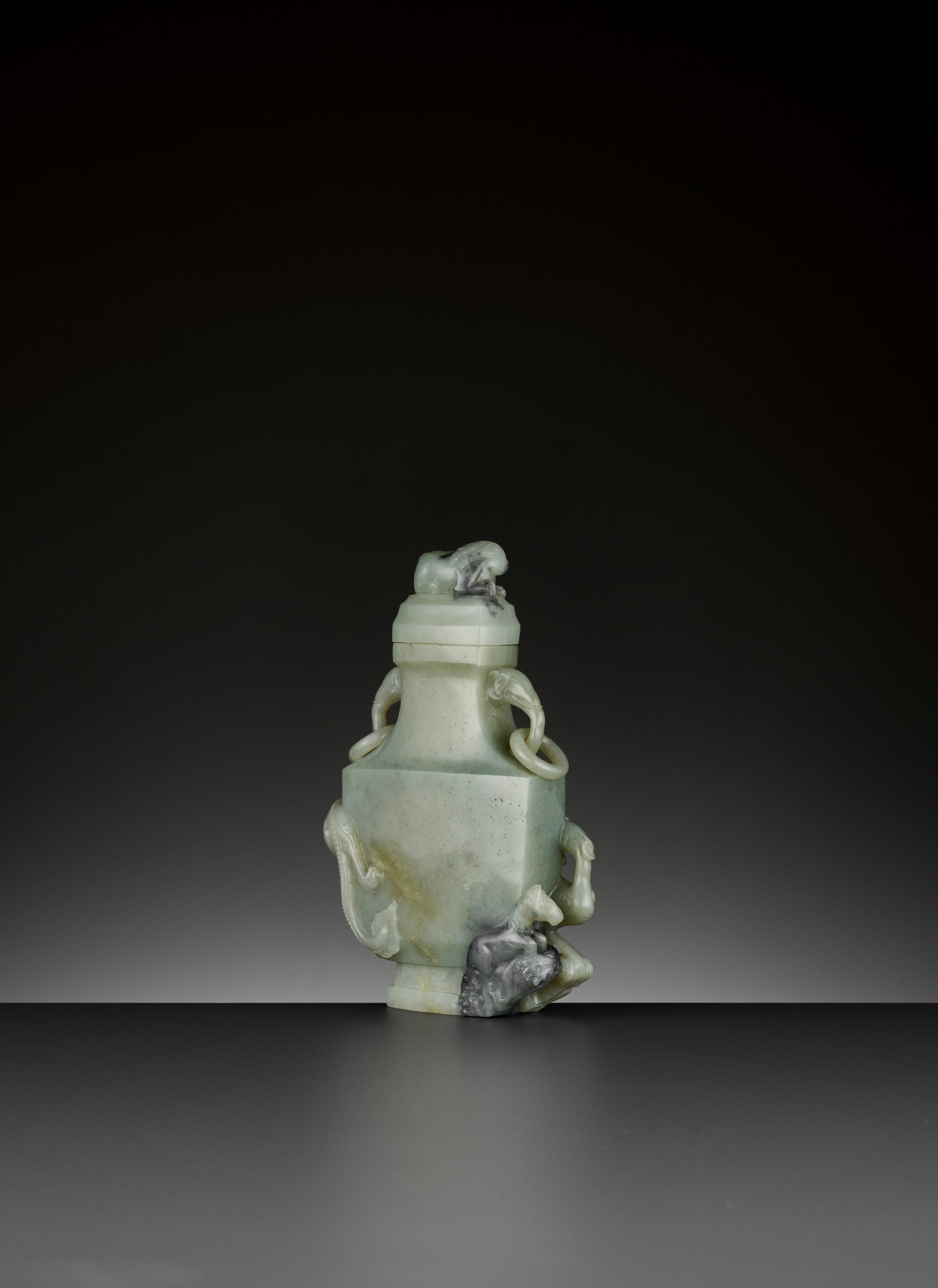 A CELADON AND GREY JADE BALUSTER VASE AND COVER, QING DYNASTY - Image 7 of 15