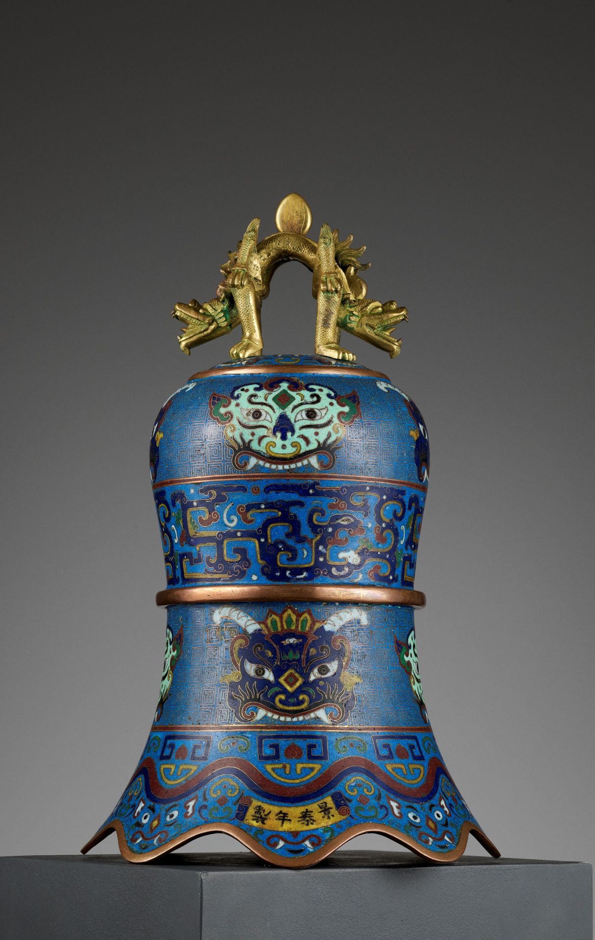 A MASSIVE CLOISONNE ENAMEL BELL, QING DYNASTY