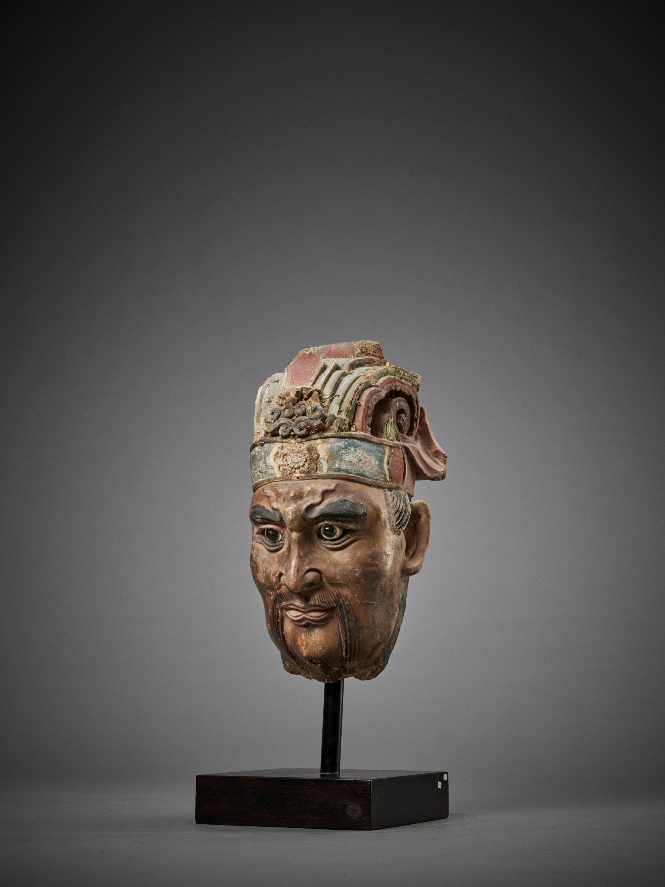 A LARGE PAINTED STUCCO HEAD OF A GUARDIAN KING, SONG TO MING DYNASTY - Image 3 of 11